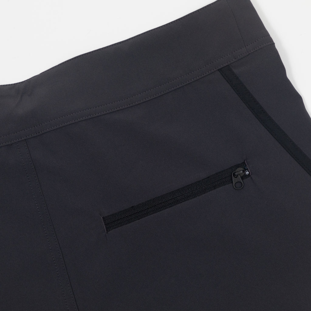HELLY HANSEN Curve Board Shorts 7" in BLACK