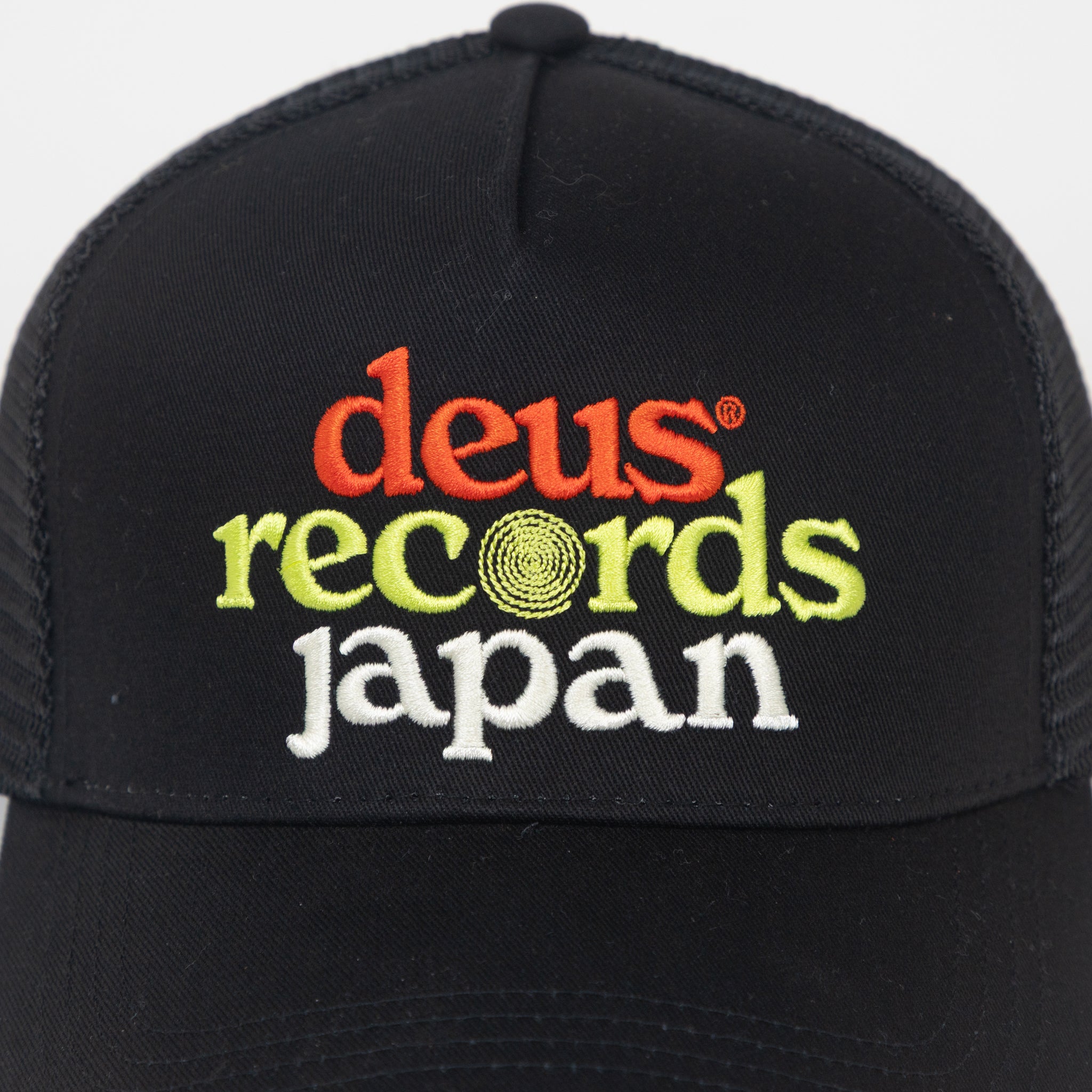 DEUS EX MACHINA Strata Trucker Cap in Black