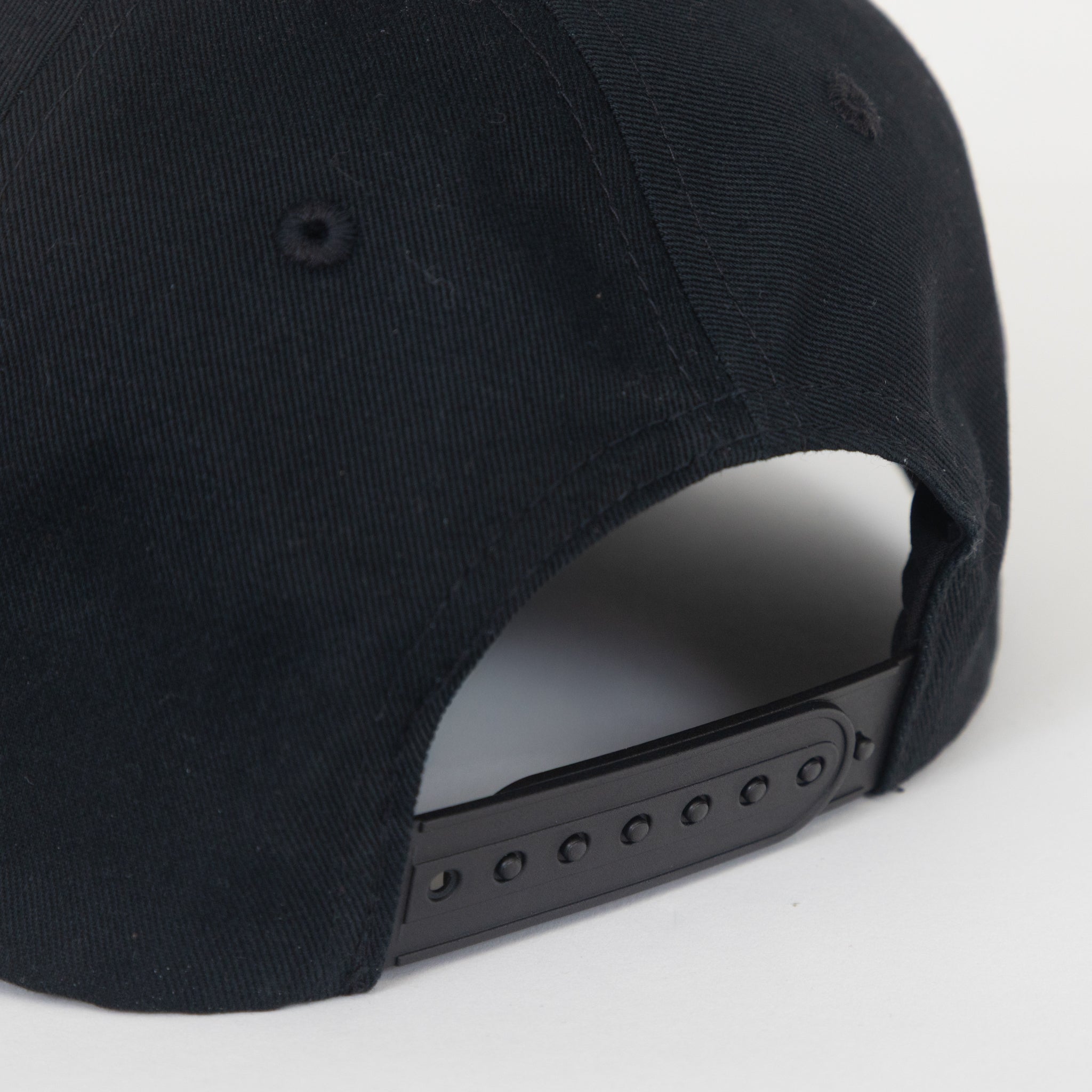 DICKIES Torrey Snapback Cap in BLACK