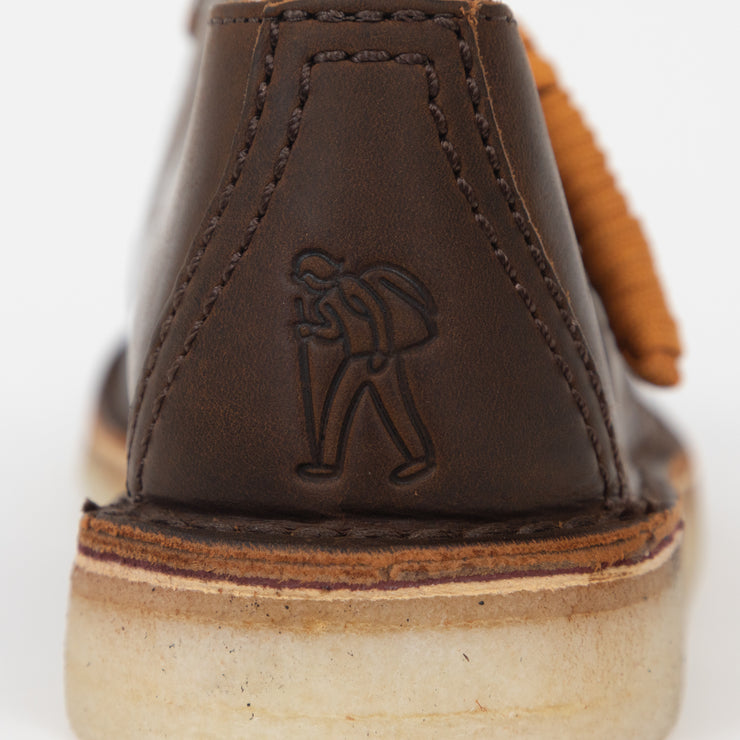 CLARKS ORIGINALS Desert Trek Shoes in BEESWAX