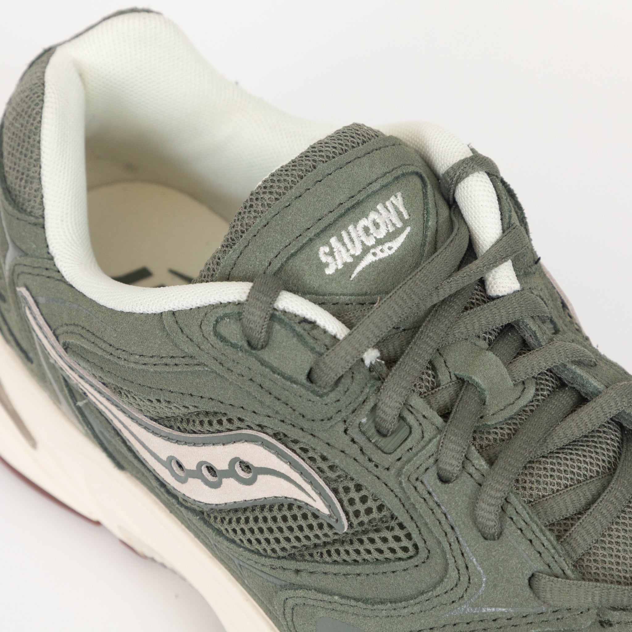 SAUCONY Grid Jazz 9 Trainers in GREEN & OFF WHITE