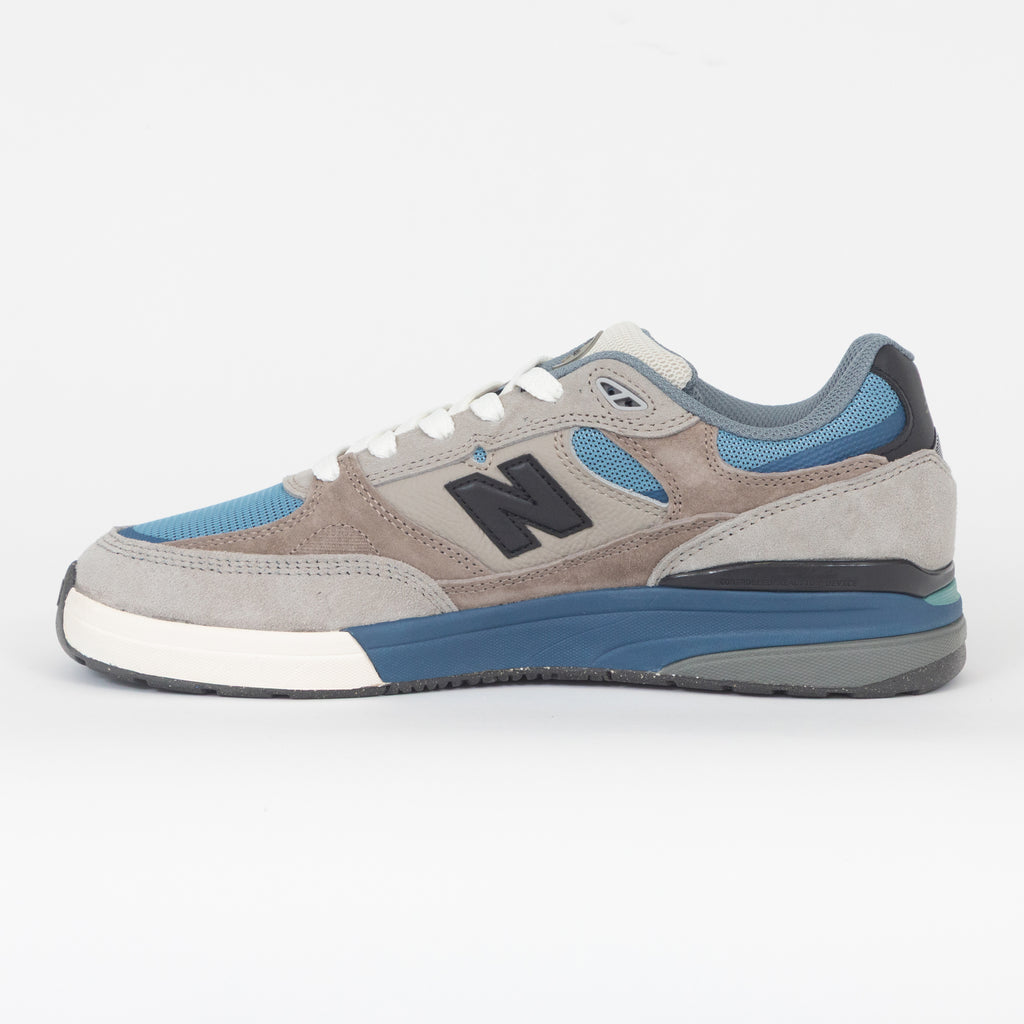 NEW BALANCE Numeric 933 Trainers in Mushroom / Light Blue