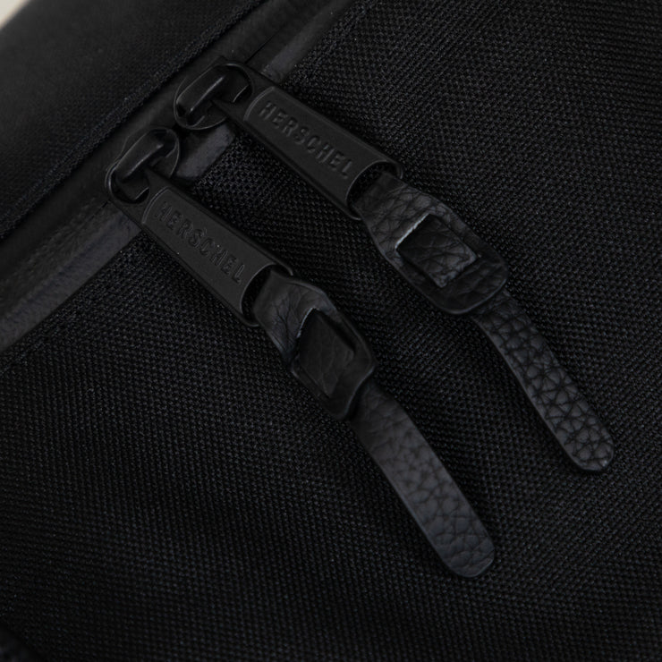 HERSCHEL SUPPLY CO. Novel Duffle Bag in BLACK