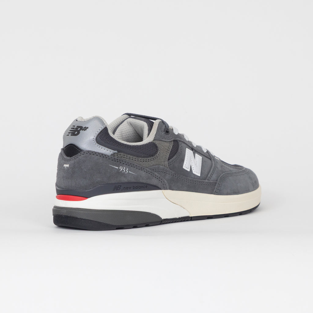 andrew reynolds 933 new balance back view