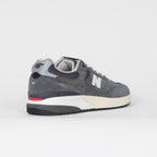 andrew reynolds 933 new balance back view