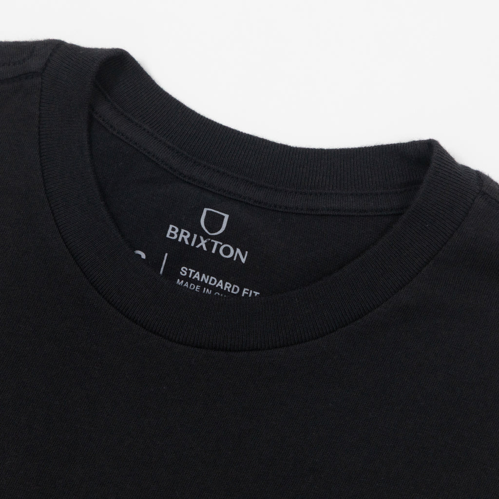 brtixton t-shirt ribbed crew neck close up