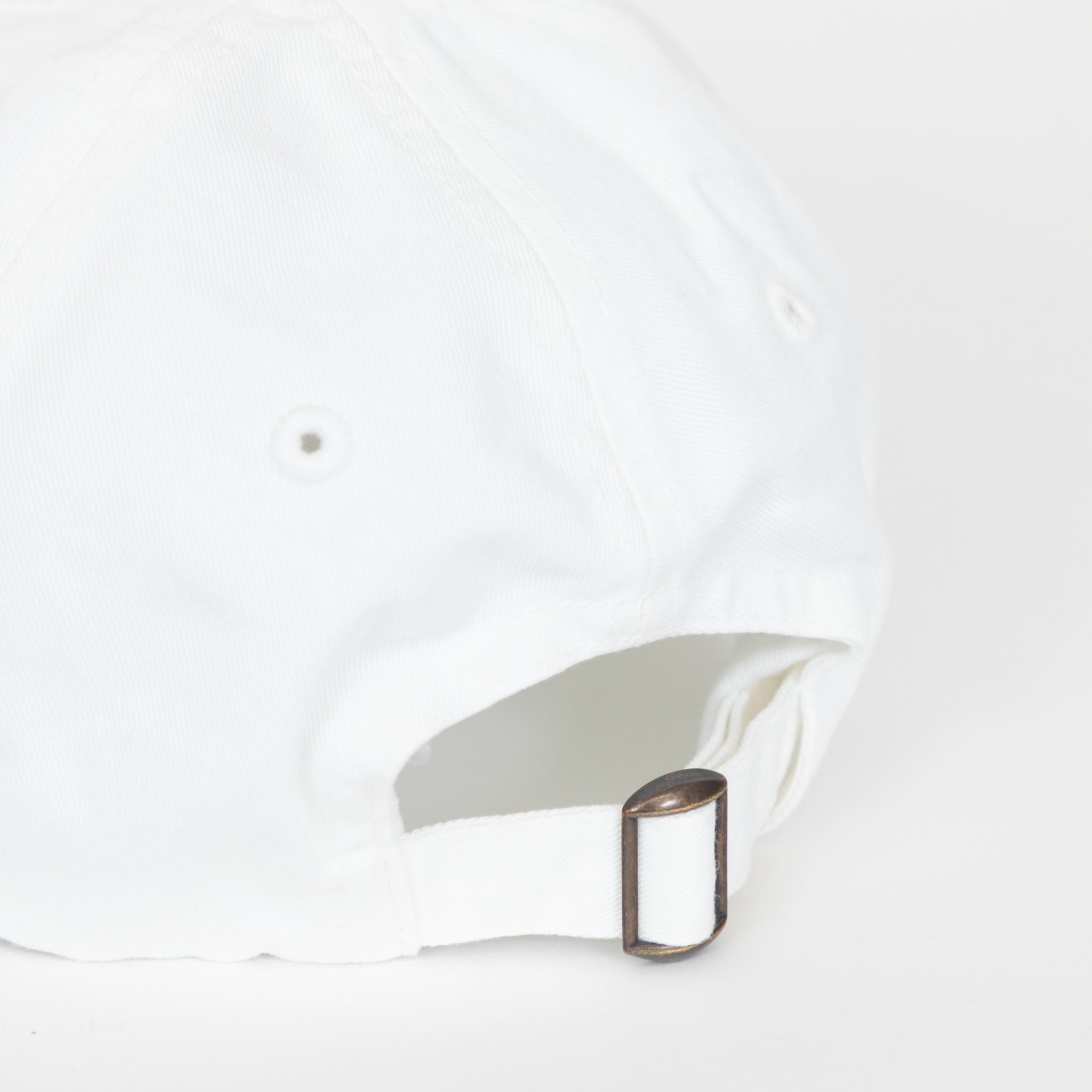 COLORFUL STANDARD Organic Cotton Cap in WHITE