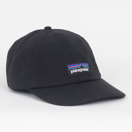 PATAGONIA P-6 Label Trad Cap in BLACK