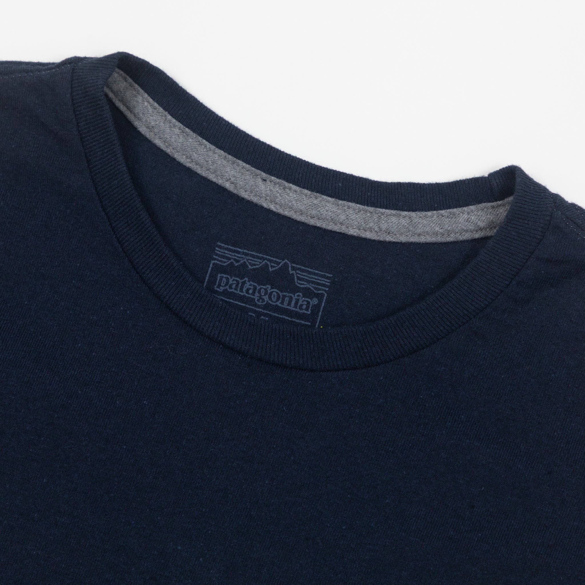 PATAGONIA P-6 Logo Responsibili-Tee T-Shirt in NAVY