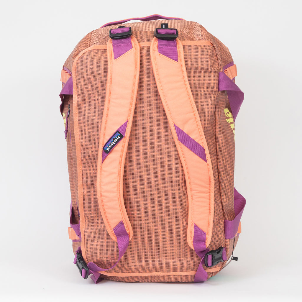PATAGONIA 40L Black Hole Duffel in PEACH SHERBET