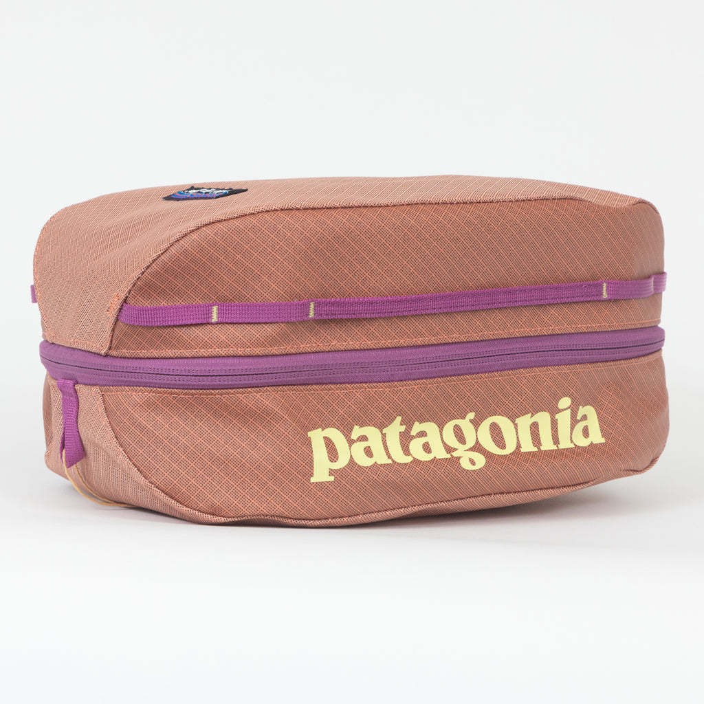 PATAGONIA Black Hole Cube 6L Bag in PEACH SHERBET