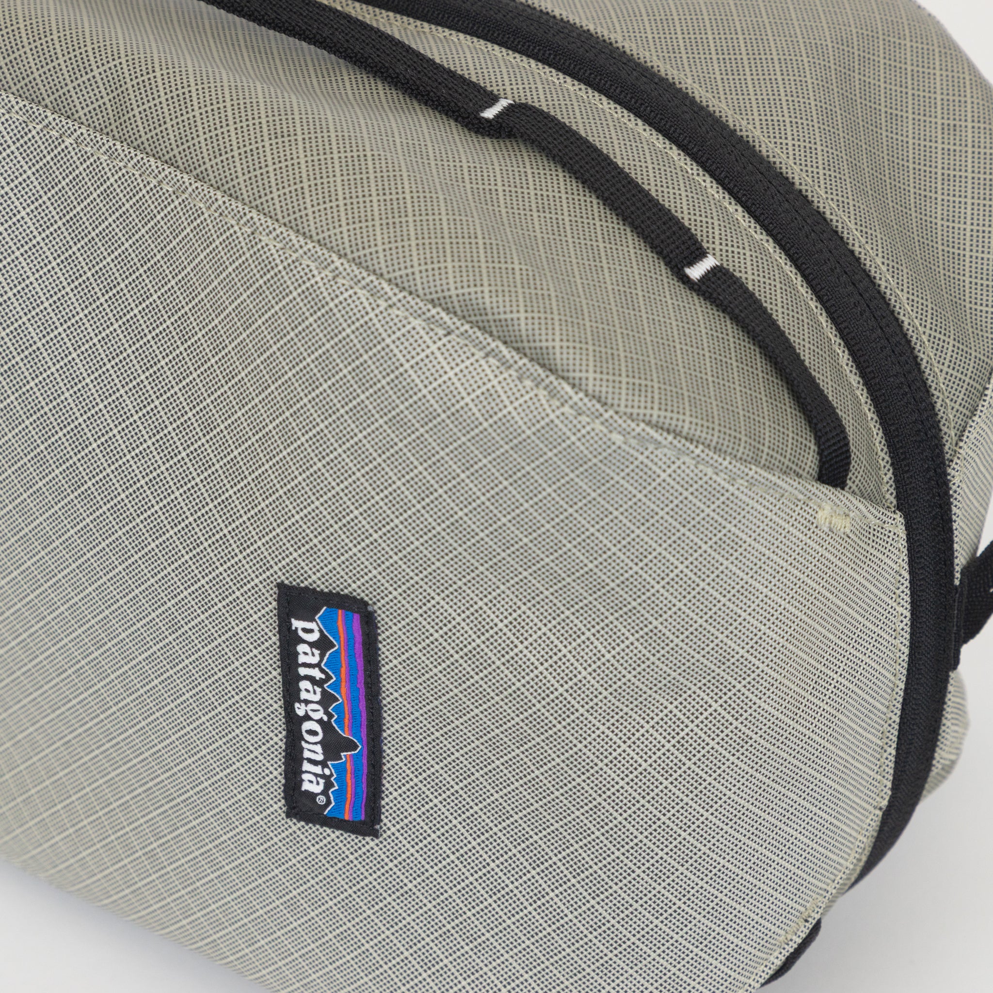 PATAGONIA Black Hole Cube 6L Bag In WEATHERED STONE