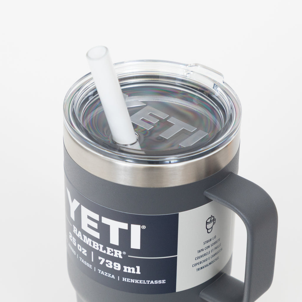 YETI Rambler® 25 oz (739 ml) Straw Mug in Charcoal