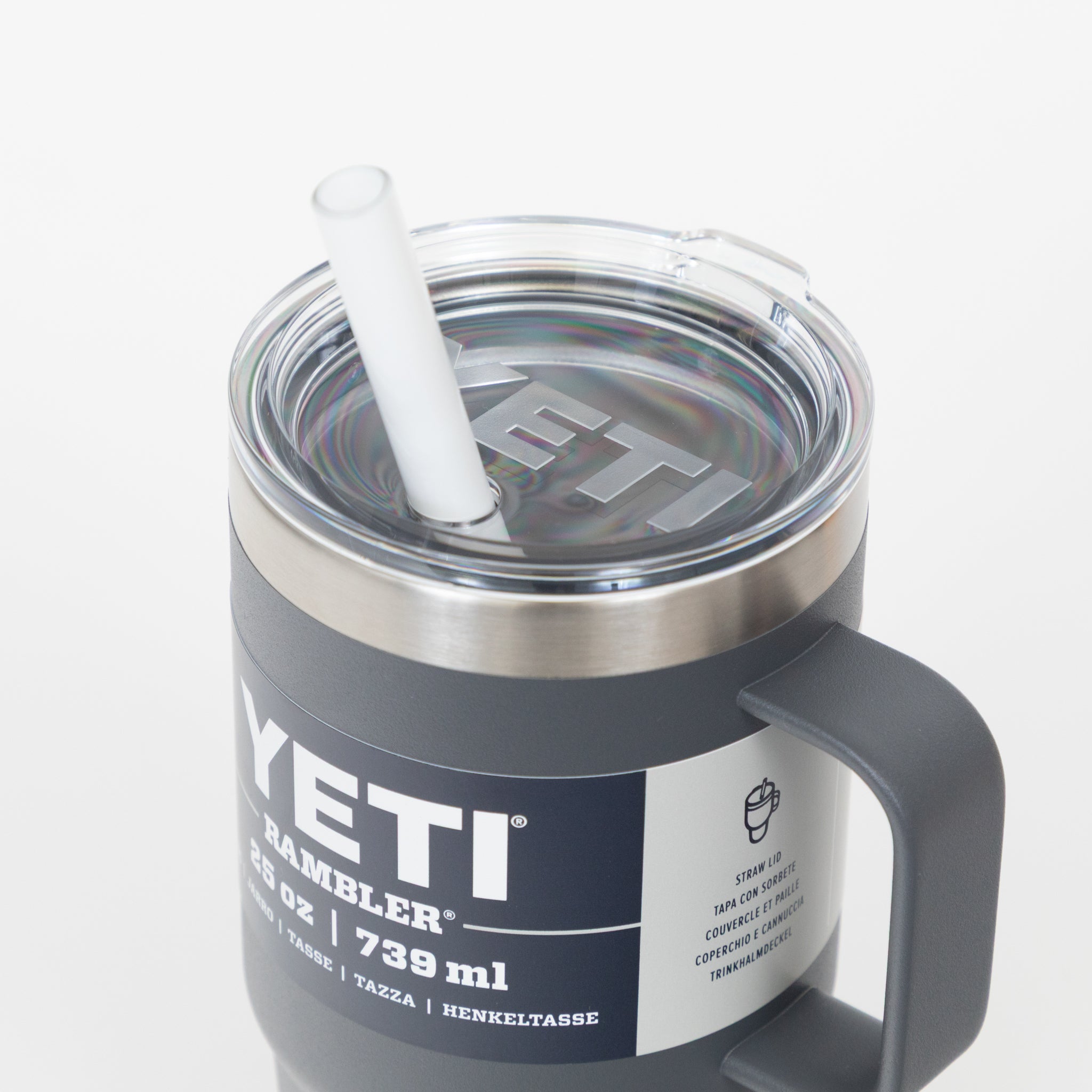 YETI Rambler® 25 oz (739 ml) Straw Mug in Charcoal