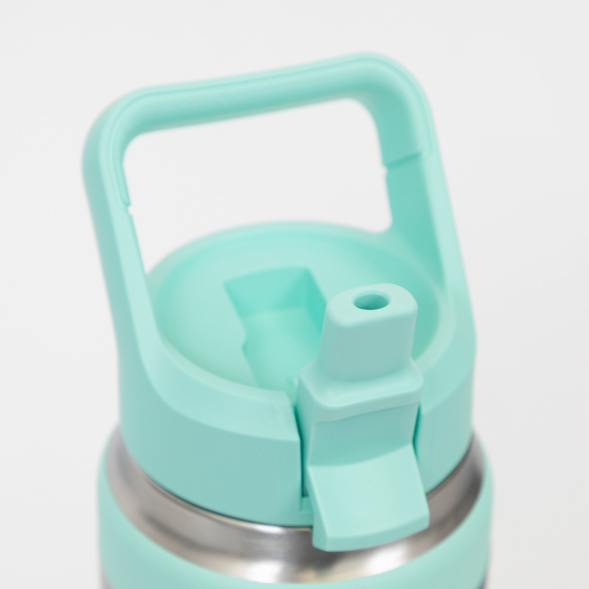 YETI Rambler® 26 oz (769 ml) Bottle With Straw Cap in Seafoam