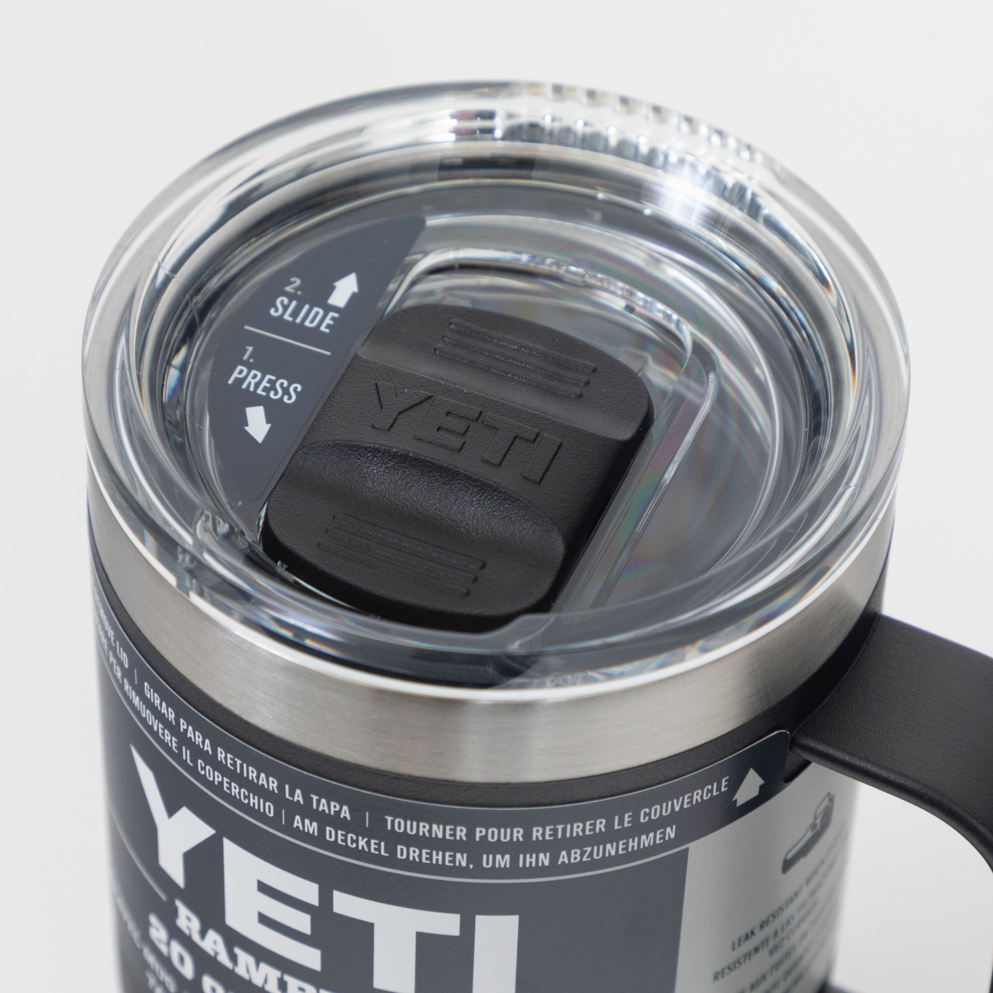 YETI Rambler® 20 oz (591 ml) Travel Mug in Black