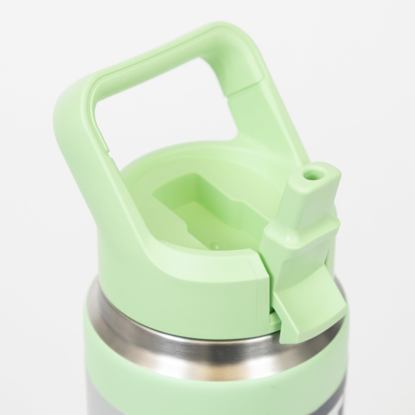 YETI Rambler 26 oz (769ml) Straw Water Bottle in LIME GREEN