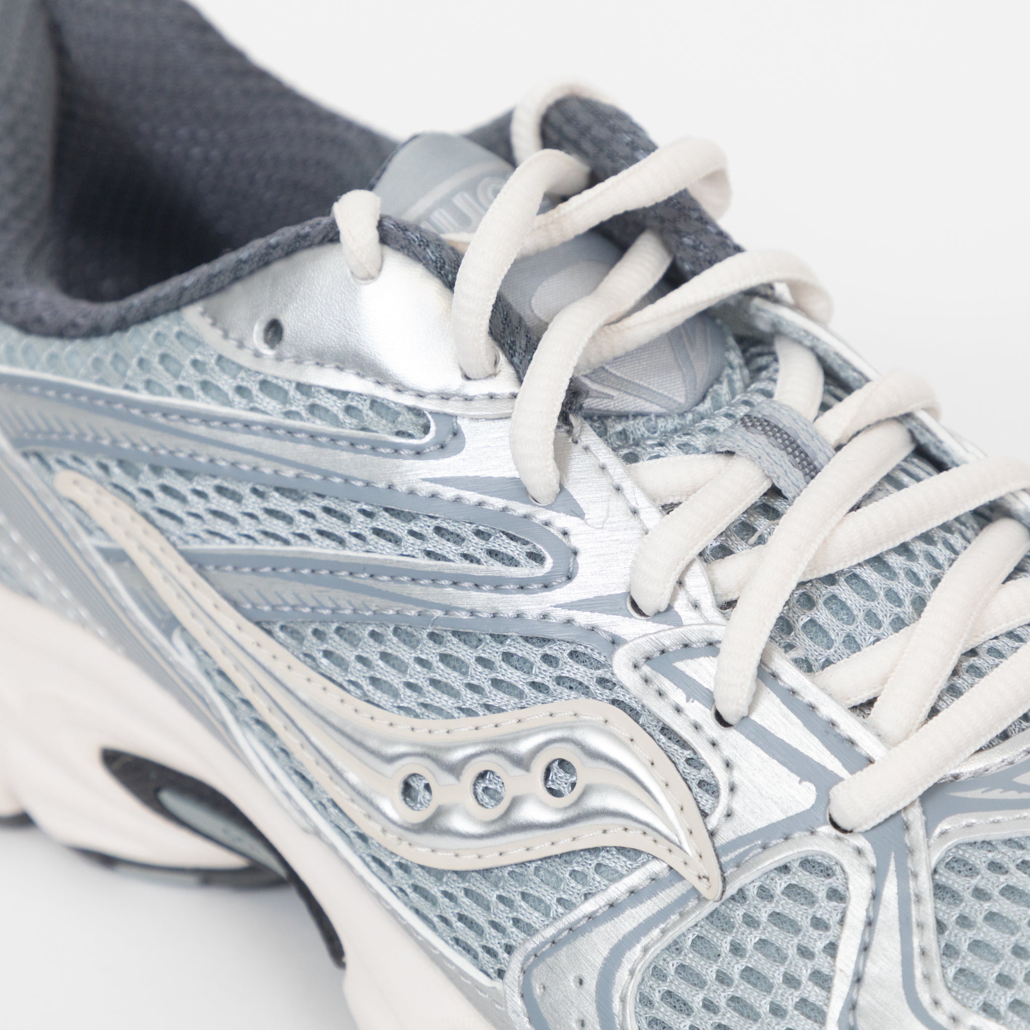Womens SAUCONY Ride Millennium Trainers in SILVER