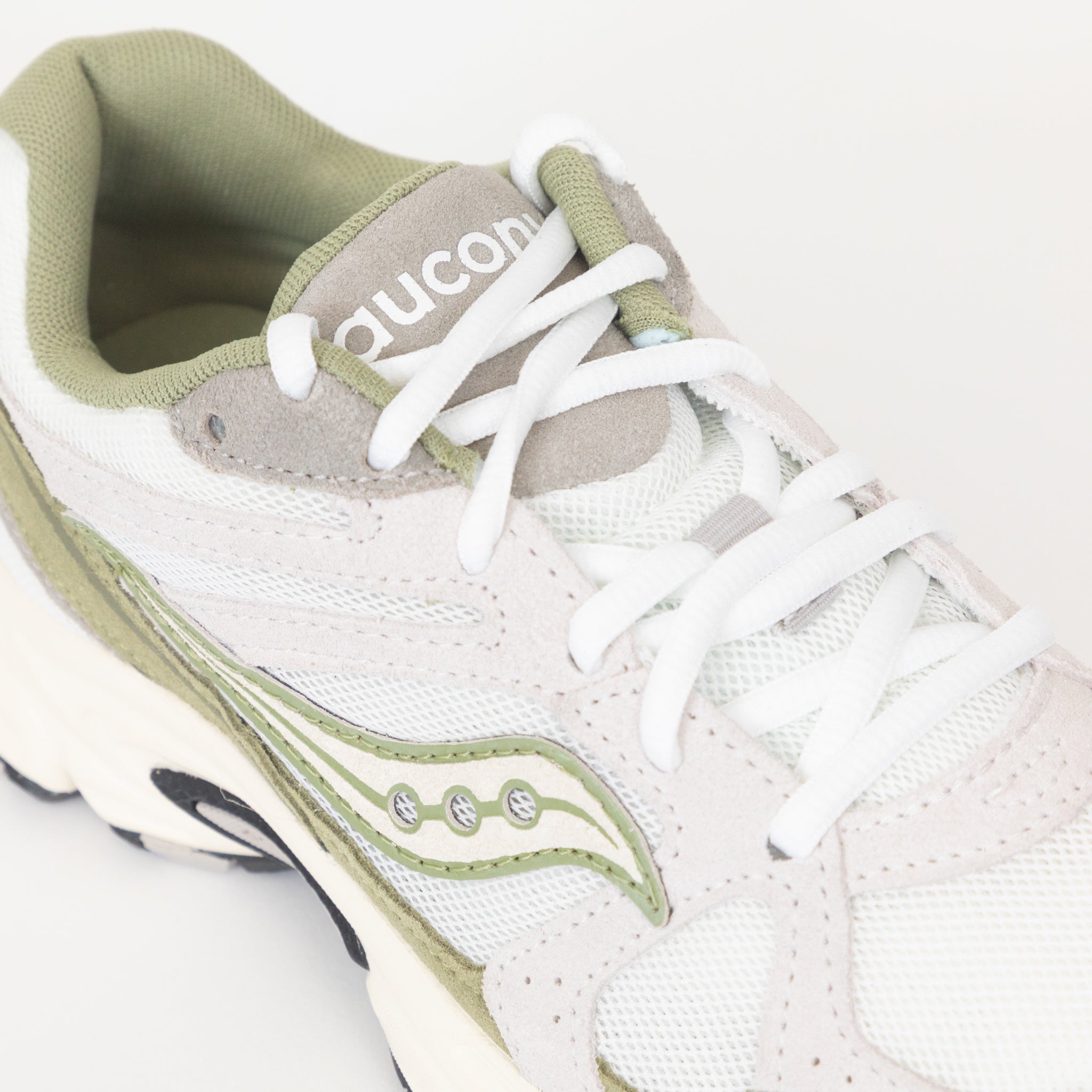 Womens SAUCONY Ride Millennium Trainers in WHITE & GREEN
