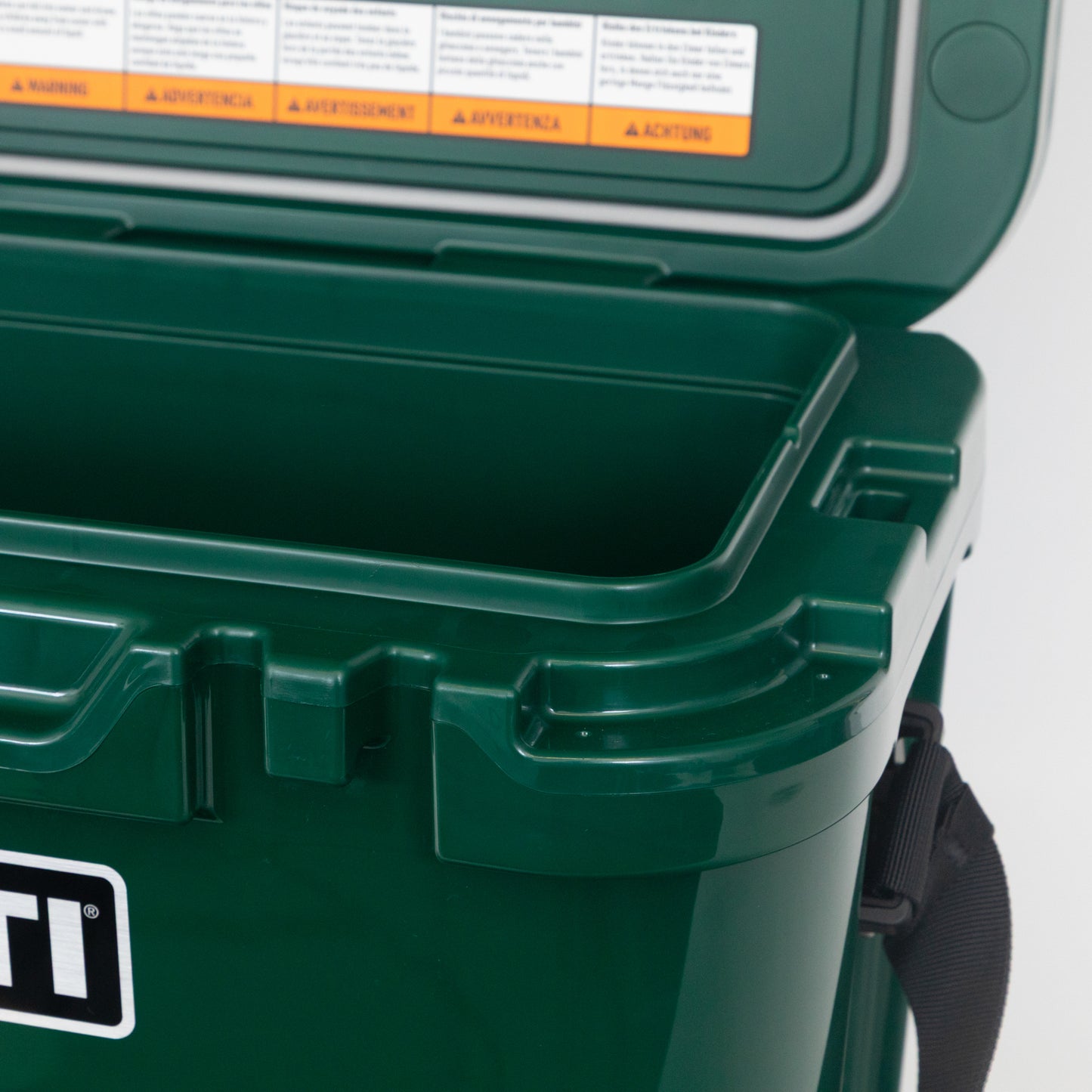 YETI Roadie 15 Cool Box in BLACK FOREST GREEN