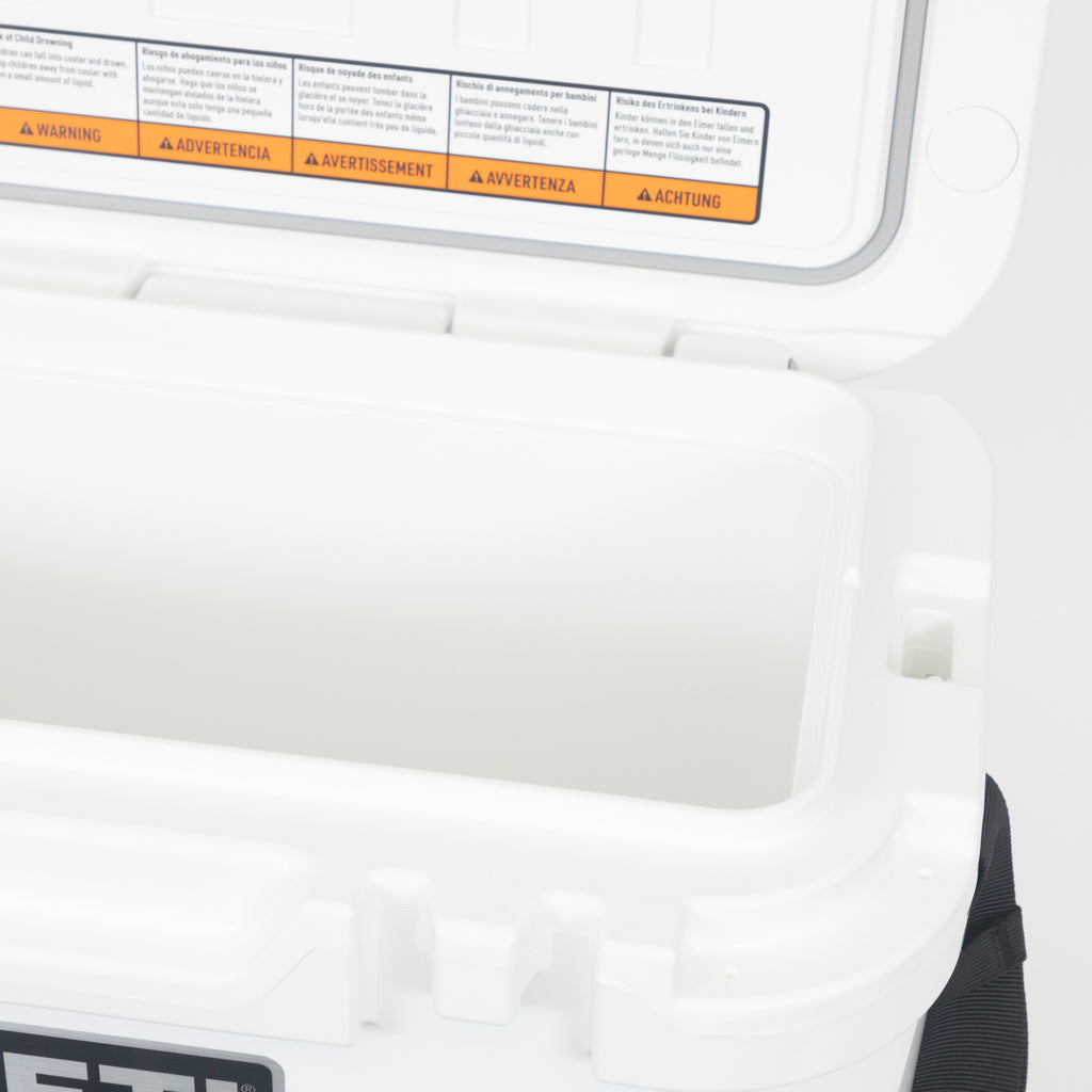 YETI Roadie® 15 Cool Box in White