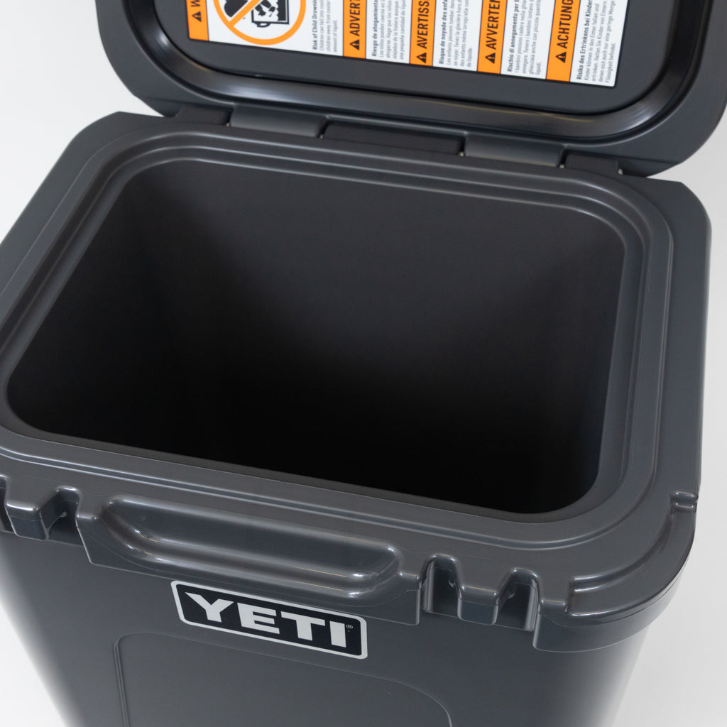 YETI Roadie® 24 Cool Box in Charcoal