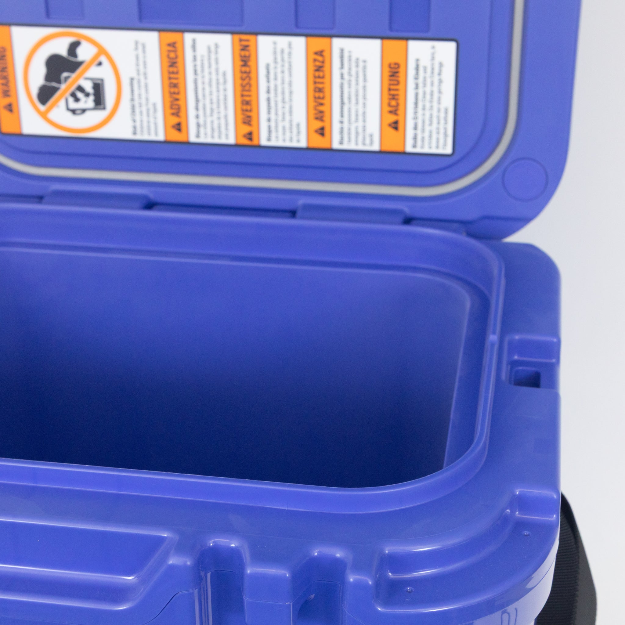 YETI Roadie® 24 Cool Box in Ultramarine Violet