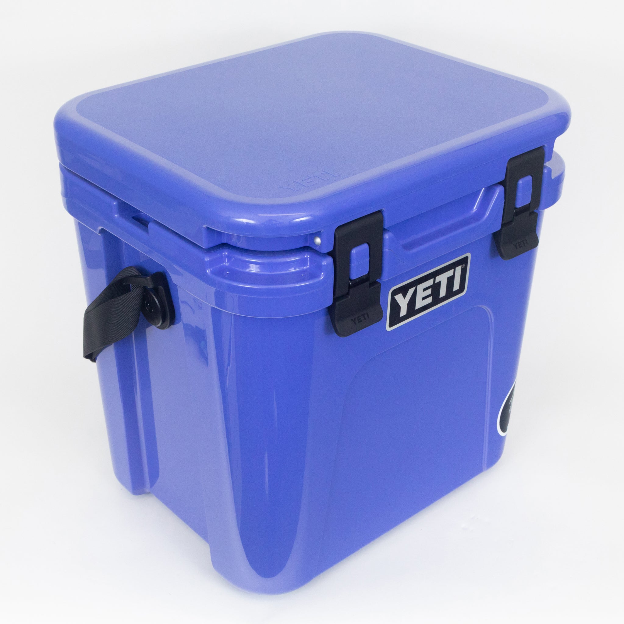 YETI Roadie® 24 Cool Box in Ultramarine Violet