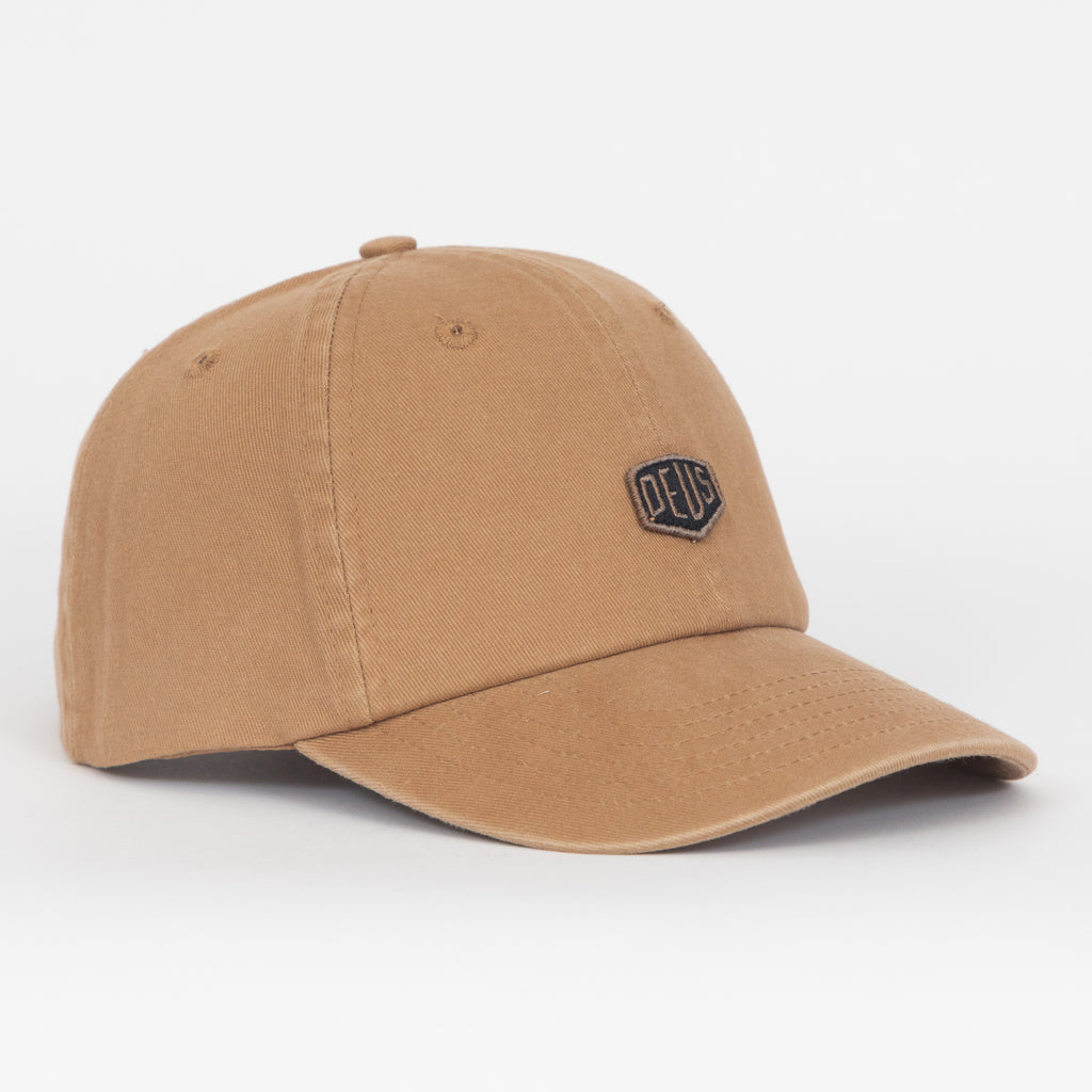 DEUS EX MACHINA Shield Standard Dad Cap in DIJON