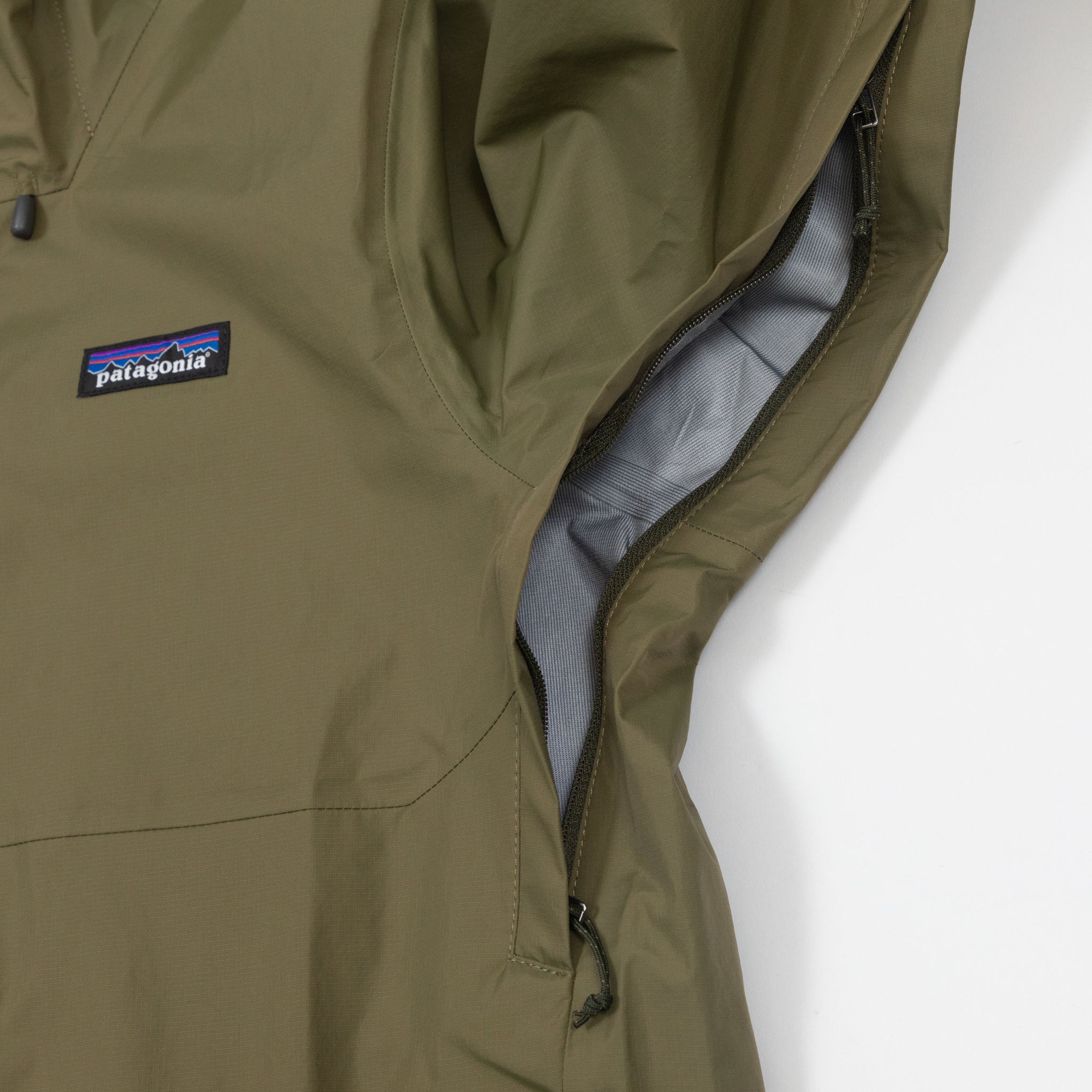 PATAGONIA Torrentshell 3L Rain Jacket in GREEN