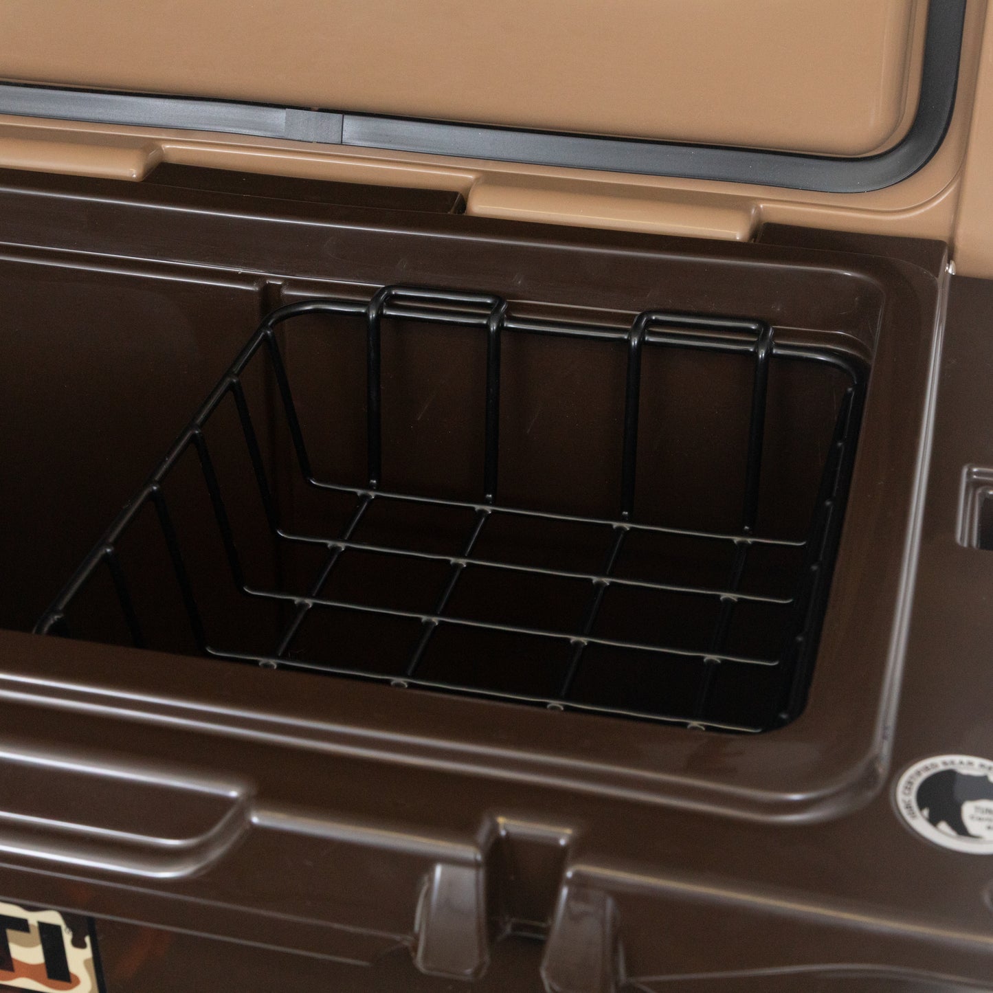 YETI Tundra 45 Cool Box in WETLANDS CAMO
