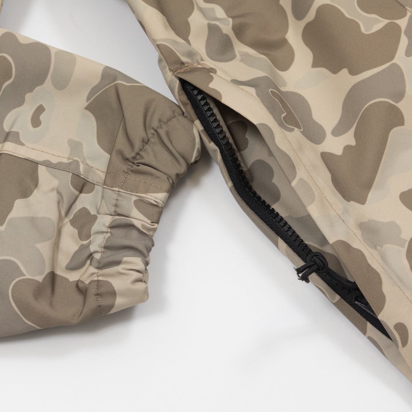 CARHARTT WIP Windbreaker Pullover in CAMO
