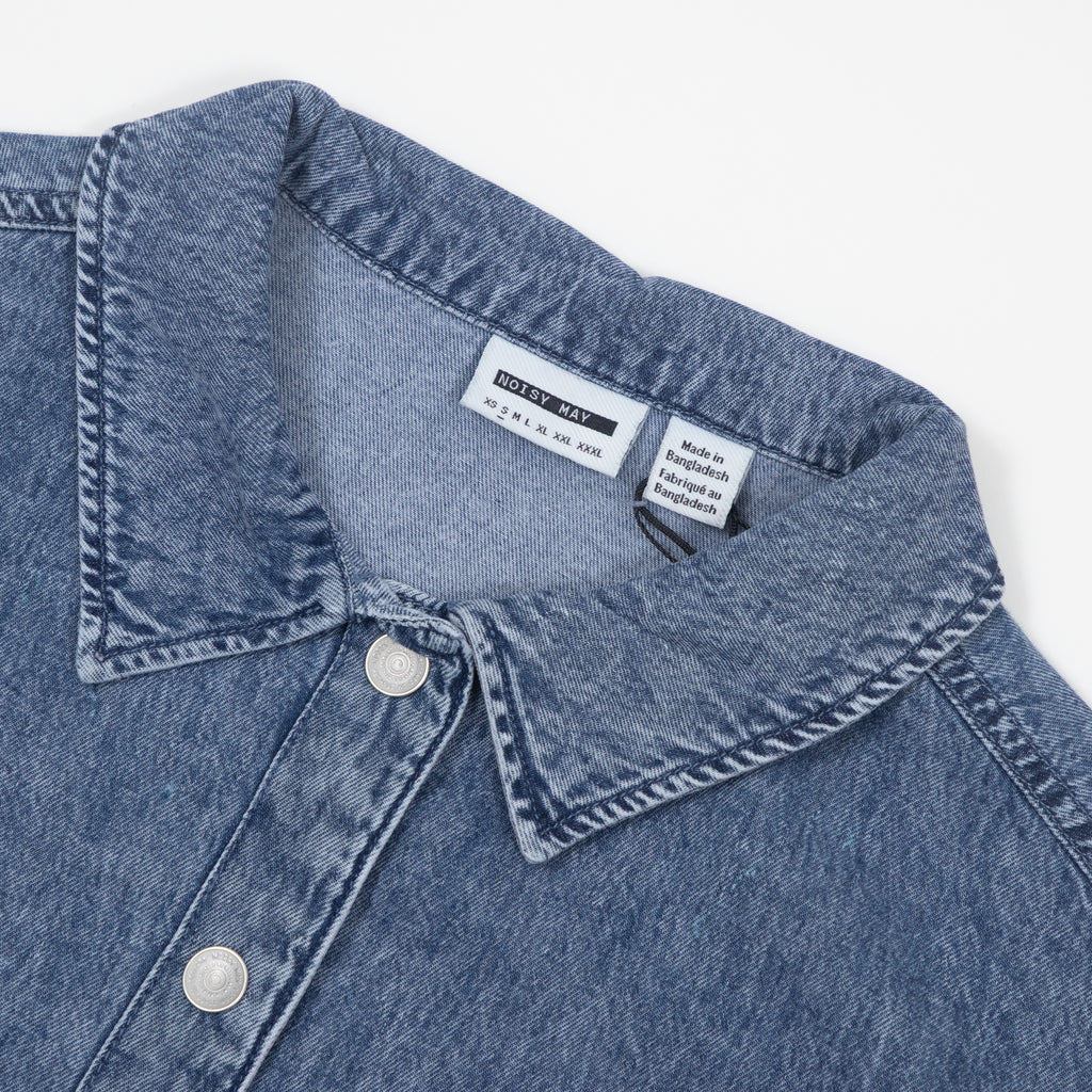 Womens NOISY MAY Enza Cropped Short Sleeve Shirt in BLUE DENIM