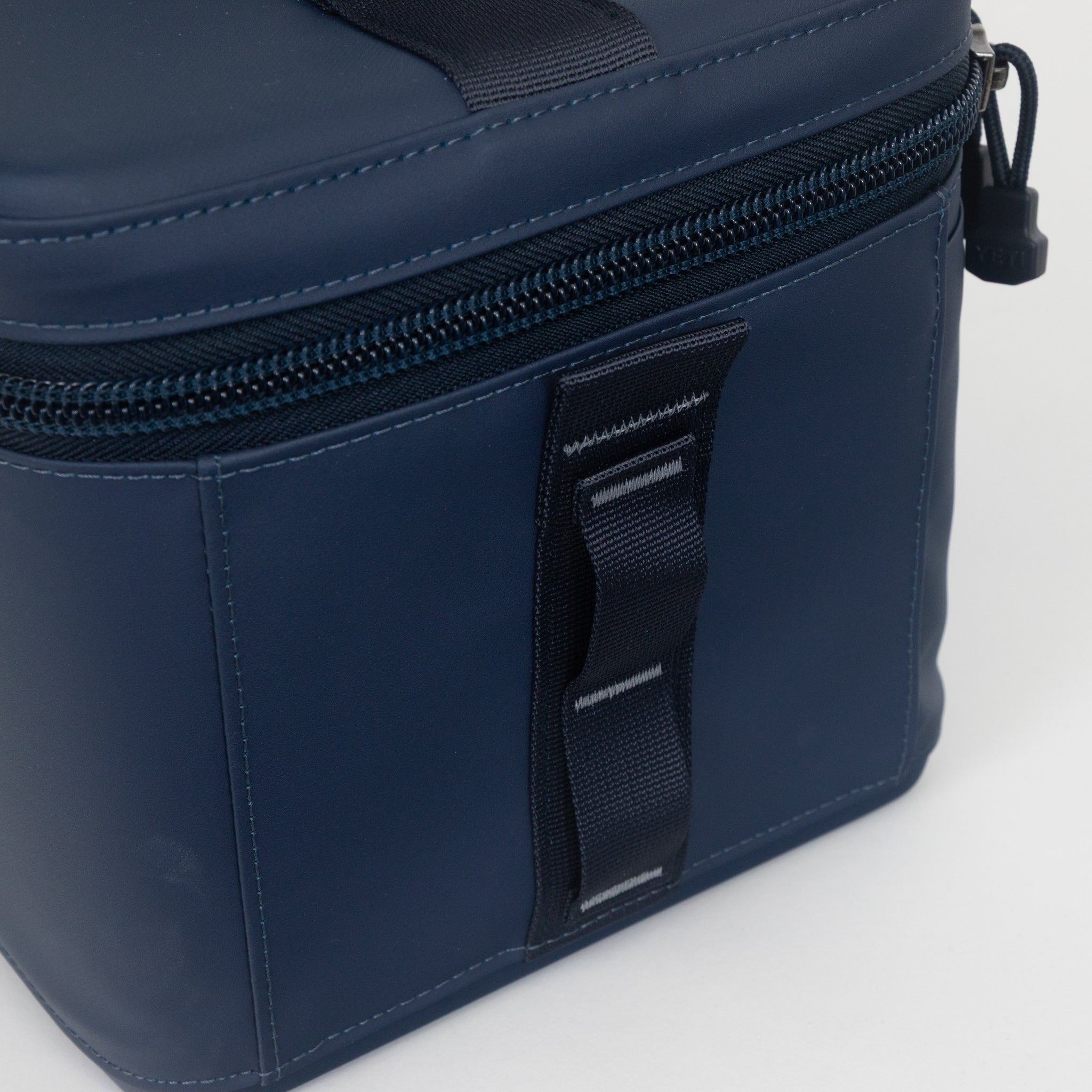 YETI Daytrip 9L Insulated Lunch Box in Navy