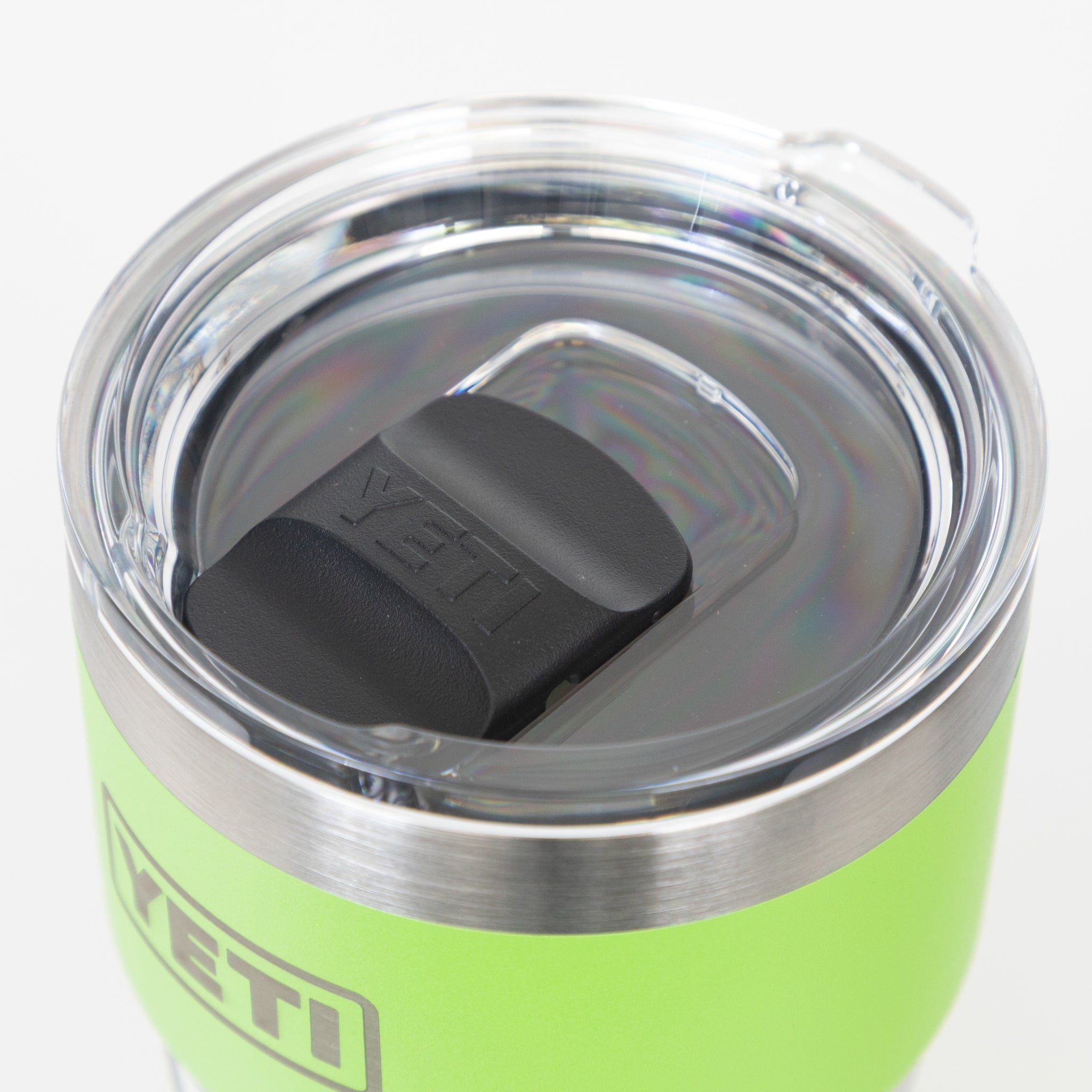 YETI Rambler 20 oz (591 ml) Stackable Cup in Venom