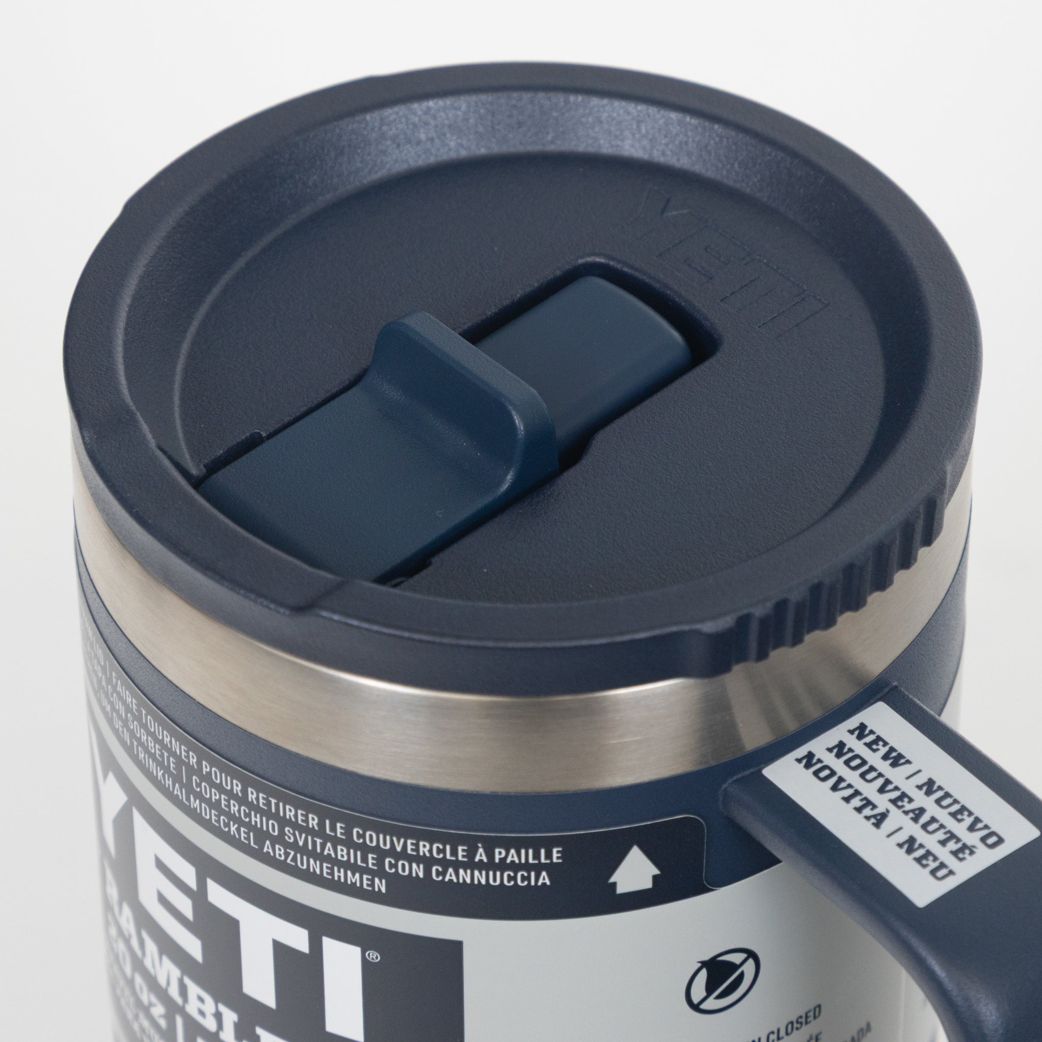 YETI Rambler® 20 oz (591 ml) Travel  Straw Mug in Navy