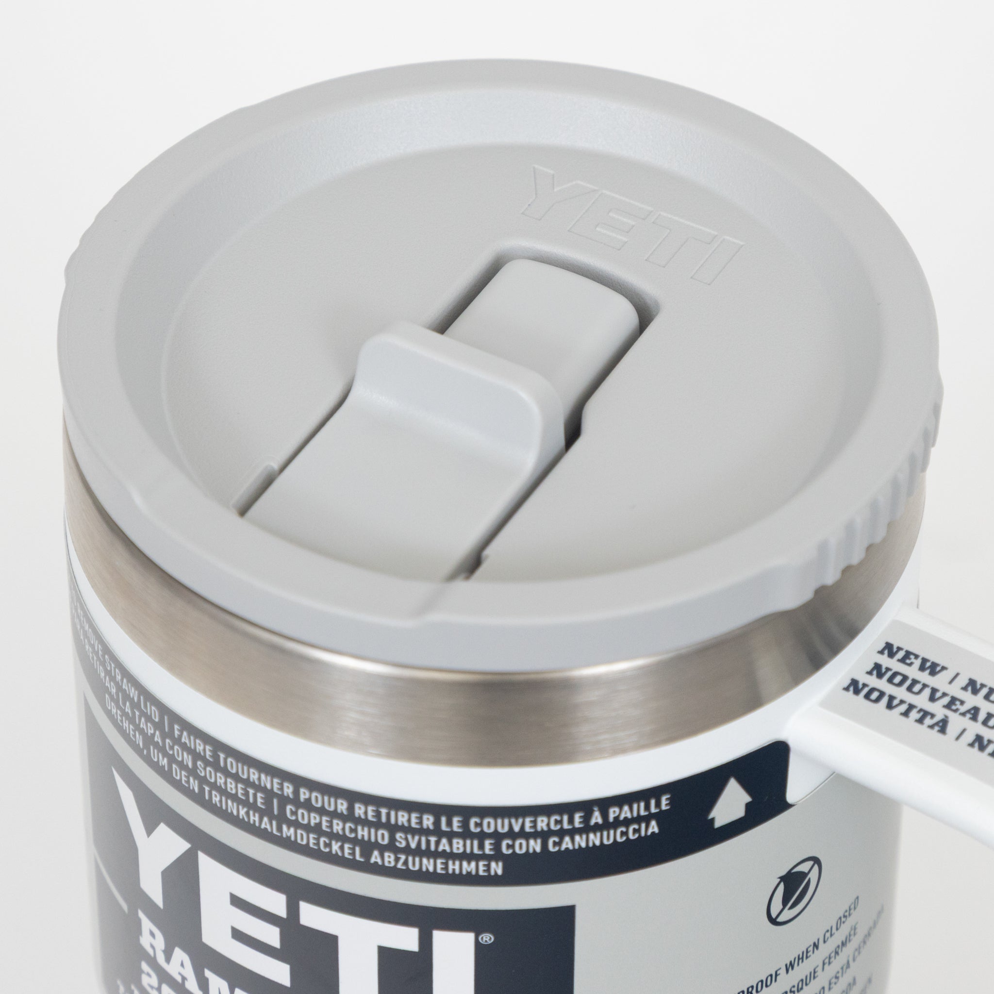 YETI Rambler® 20 oz (591 ml) Travel Straw Mug in White