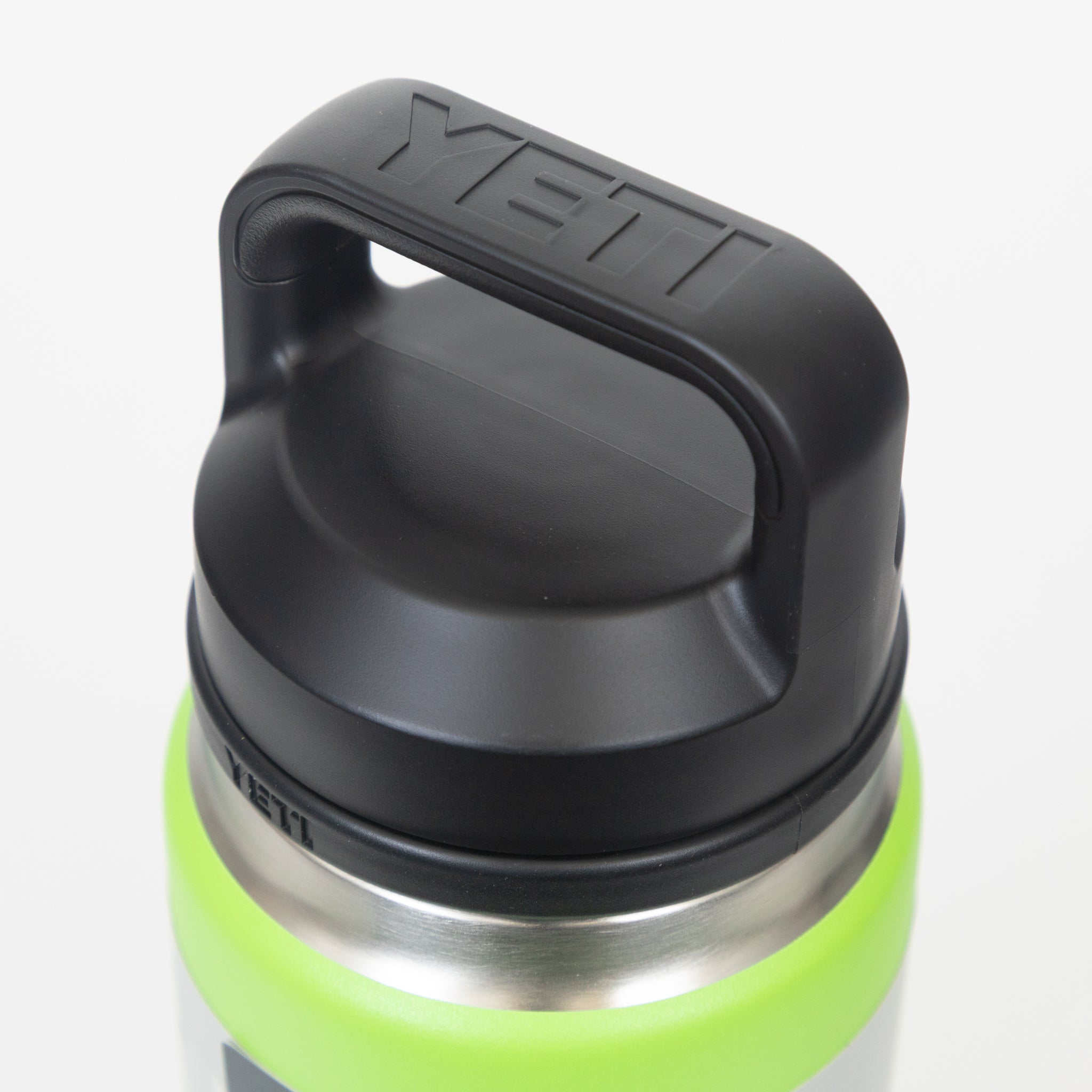 YETI Rambler® 26 oz (769 ml) Bottle With Chug Cap in Venom