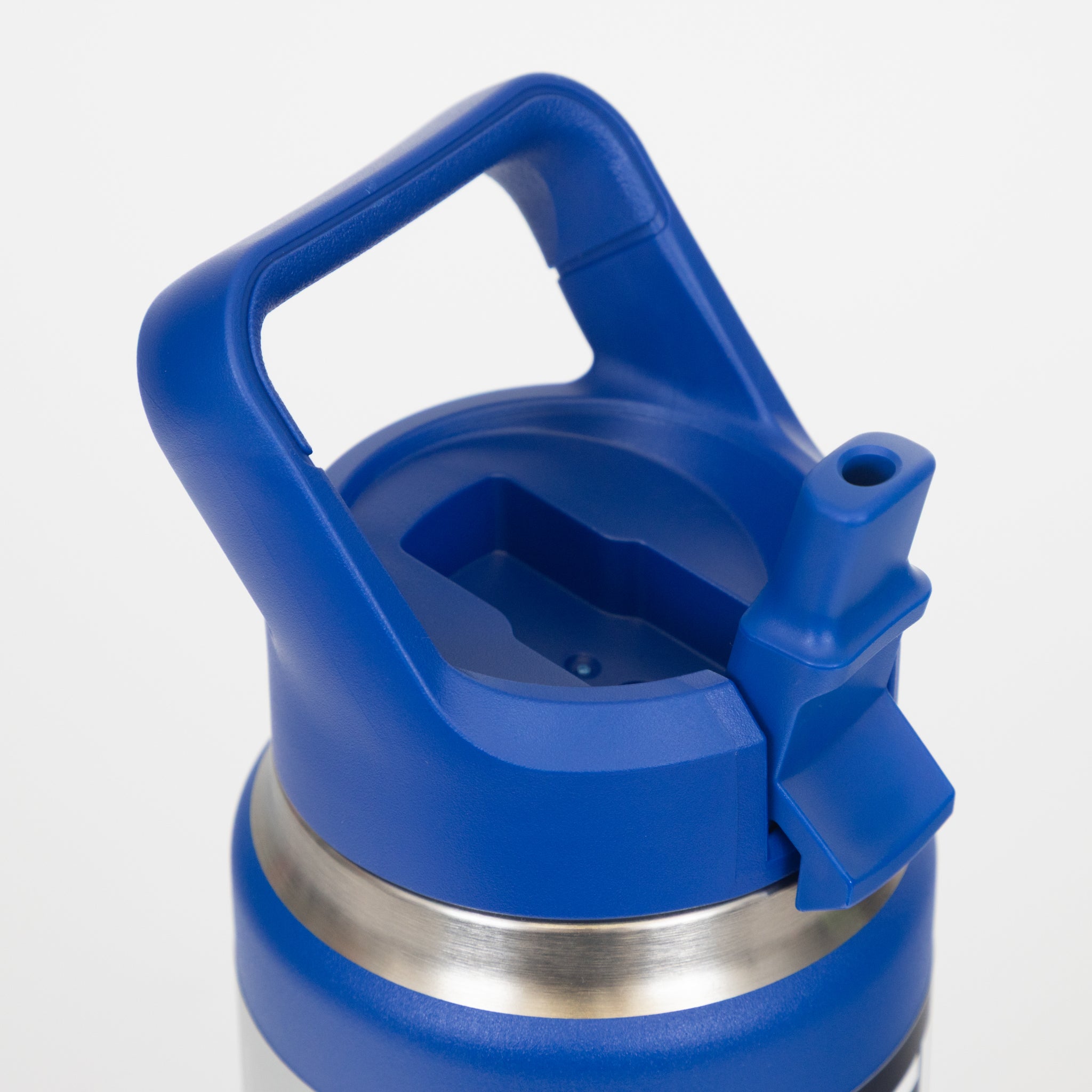YETI Rambler® 26 oz (769 ml) Bottle With Straw Cap in Royal Blue