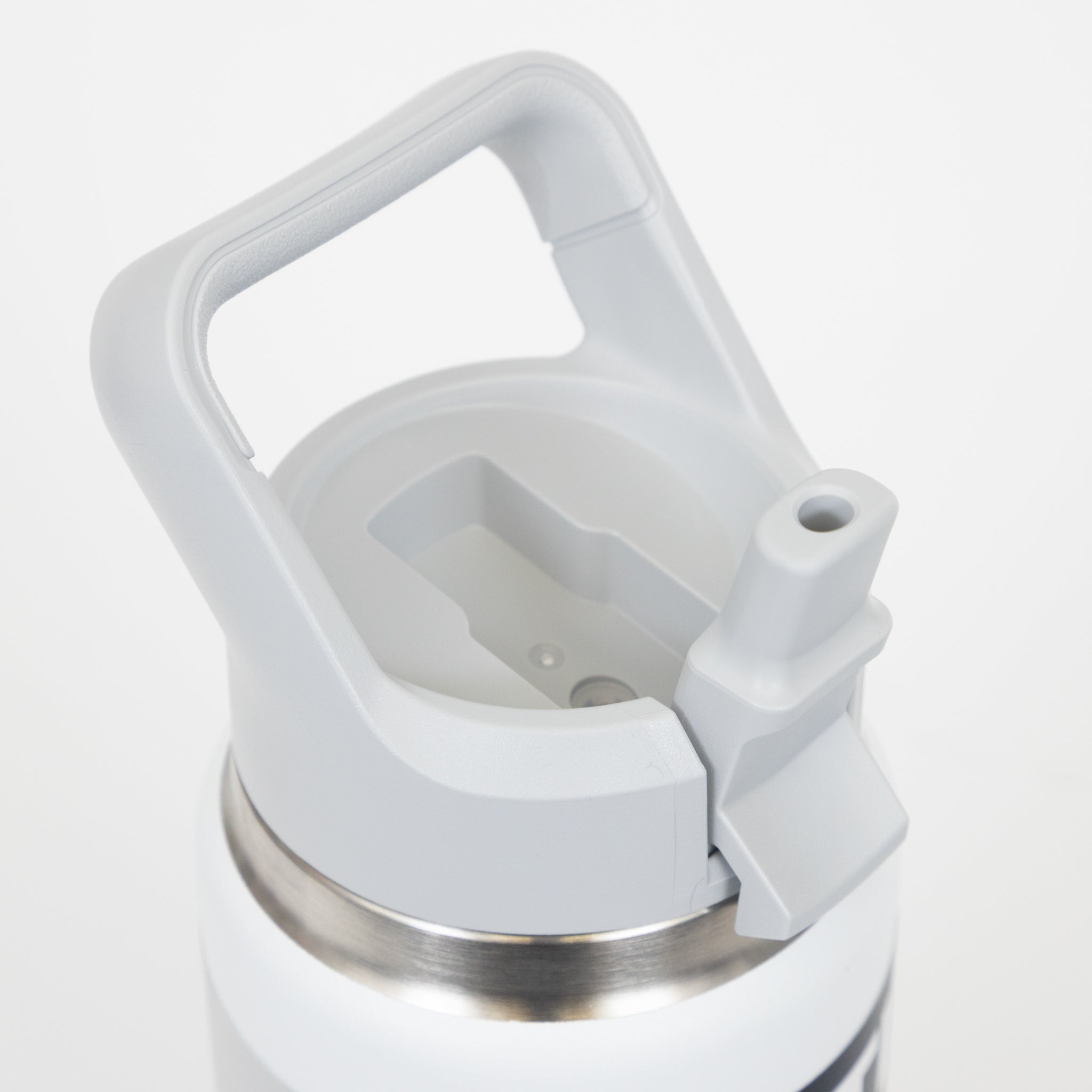 YETI Rambler® 26 oz (769 ml) Bottle With Straw Cap in White