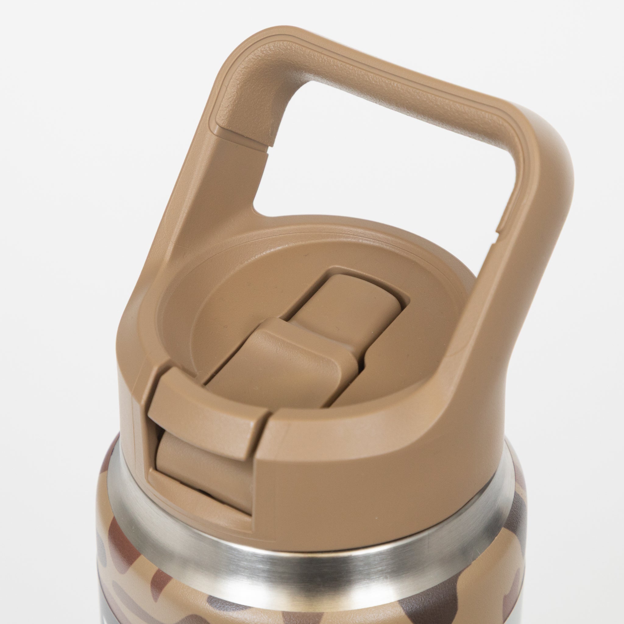 YETI Rambler® 26 oz (769 ml) Bottle With Straw Cap in Wetland Camo