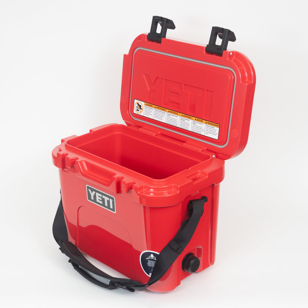 YETI Roadie® 15 Cool Box in Rescue Red