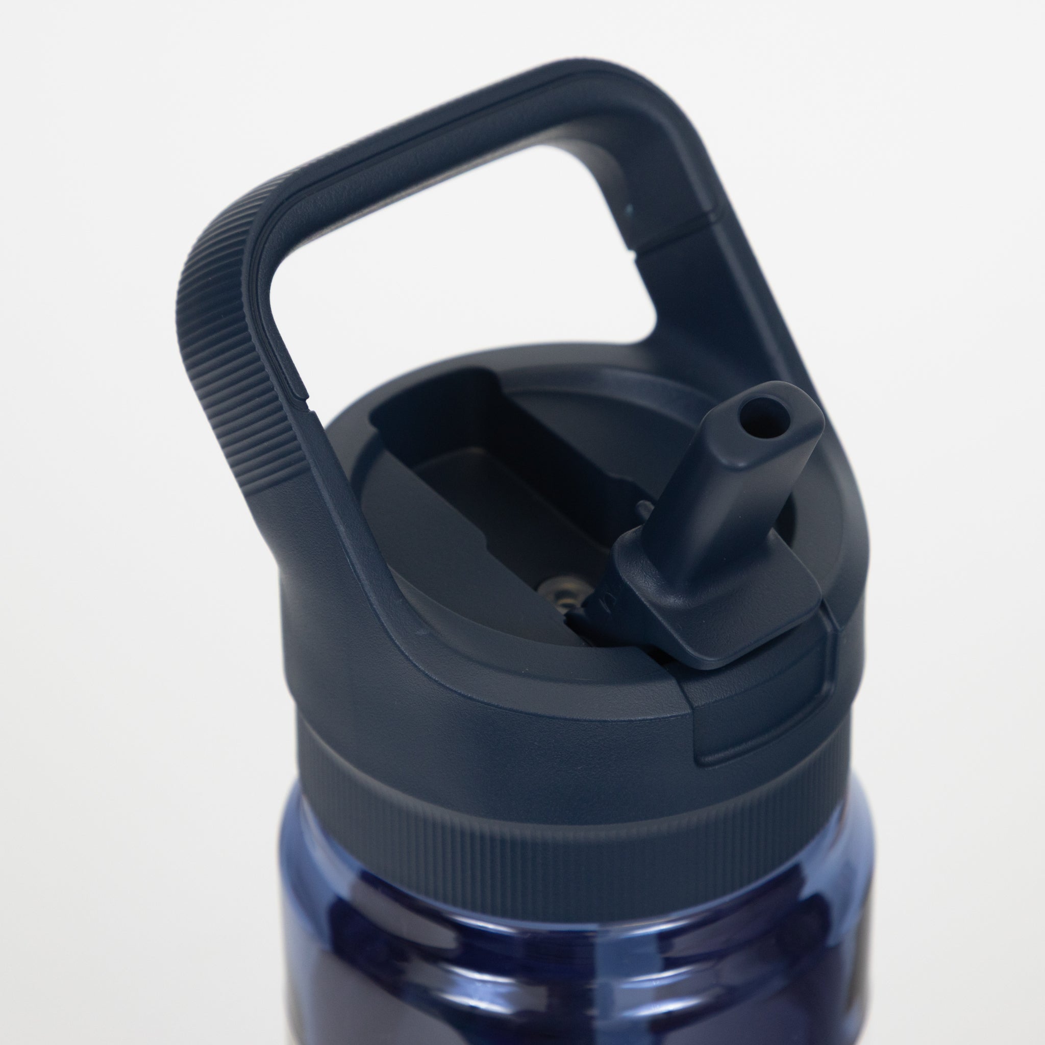 YETI Yonder 25 oz (750 ml) Tether Water Bottle in Navy