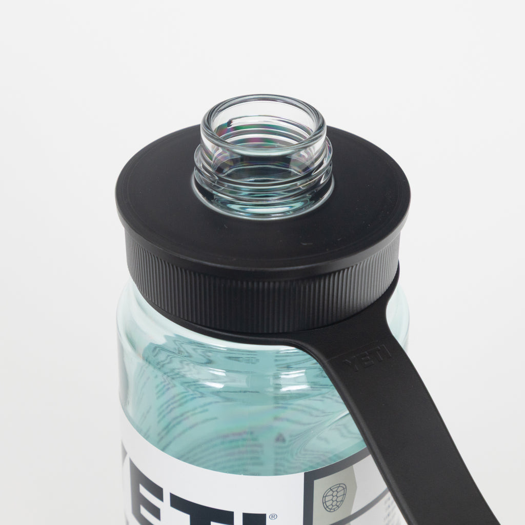 YETI Yonder 25 oz (750 ml) Tether Water Bottle in Seafoam