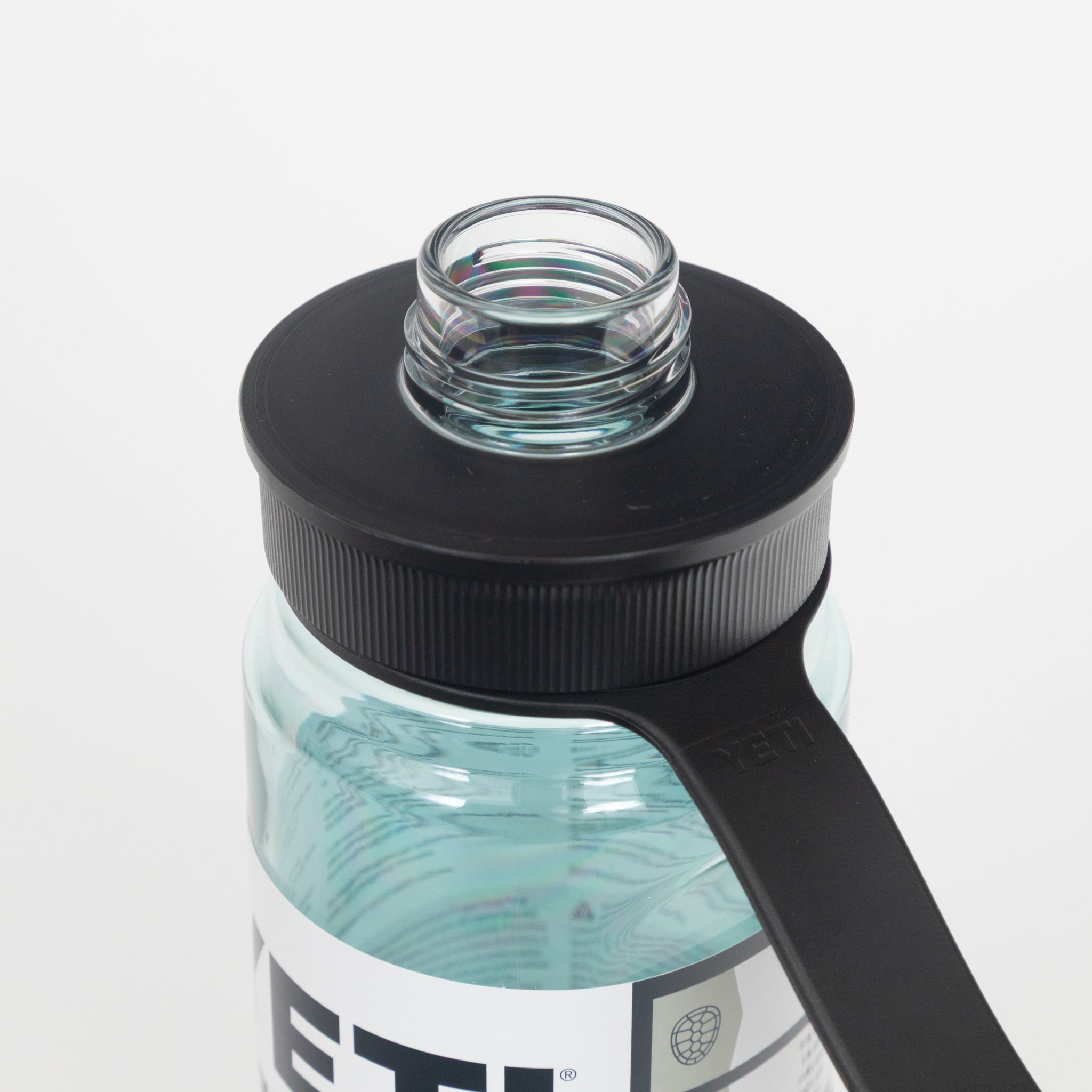 YETI Yonder 25 oz (750 ml) Tether Water Bottle in Seafoam