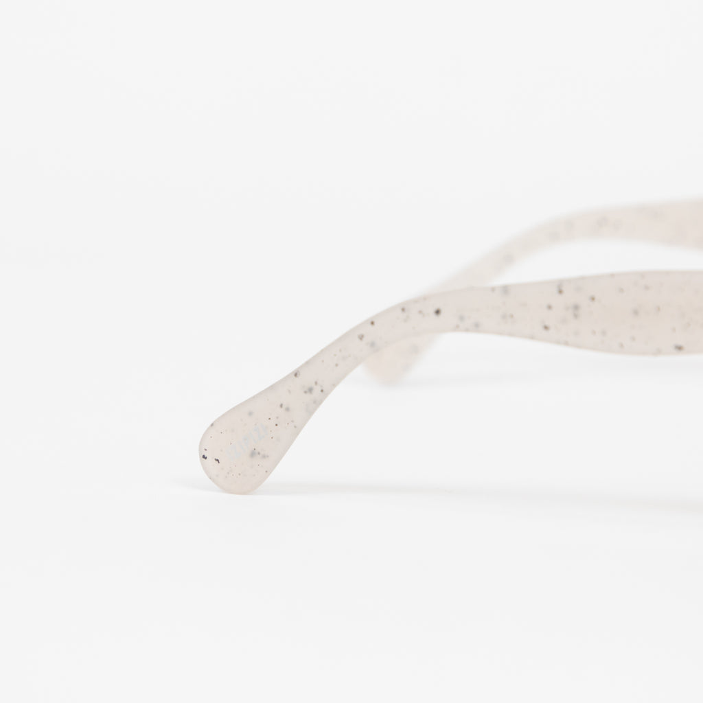 IZIPIZI #C The Retro Sunglasses in CERAMIC BEIGE