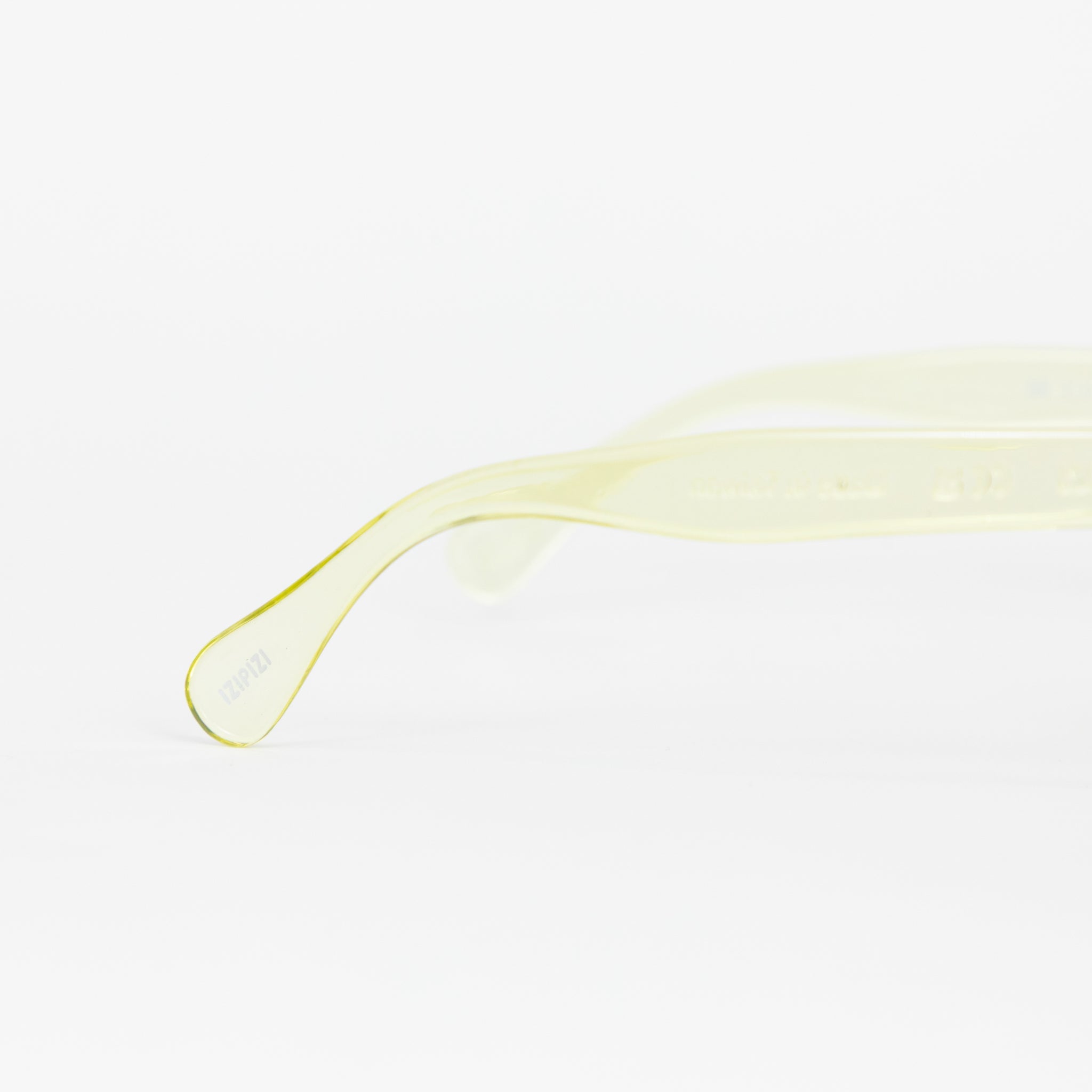 IZIPIZI #C The Retro Sunglasses in DYNAMIC GREEN