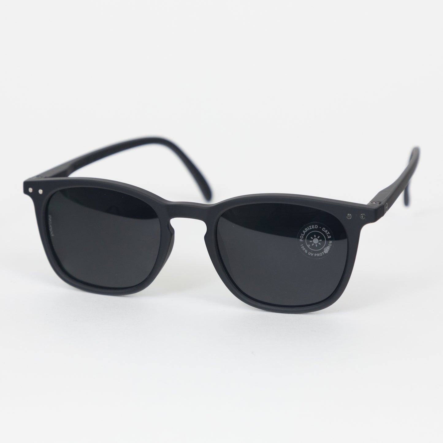 IZIPIZI #E The Polarized Sunglasses in BLACK