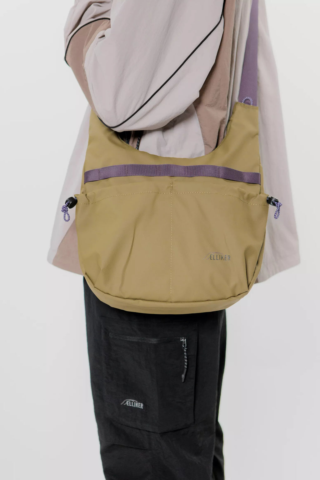ELLIKER Bain Sling Bag in KHAKI