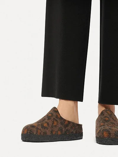 Womens BIRKENSTOCK Amsterdam Felt Slippers in Leopard Print